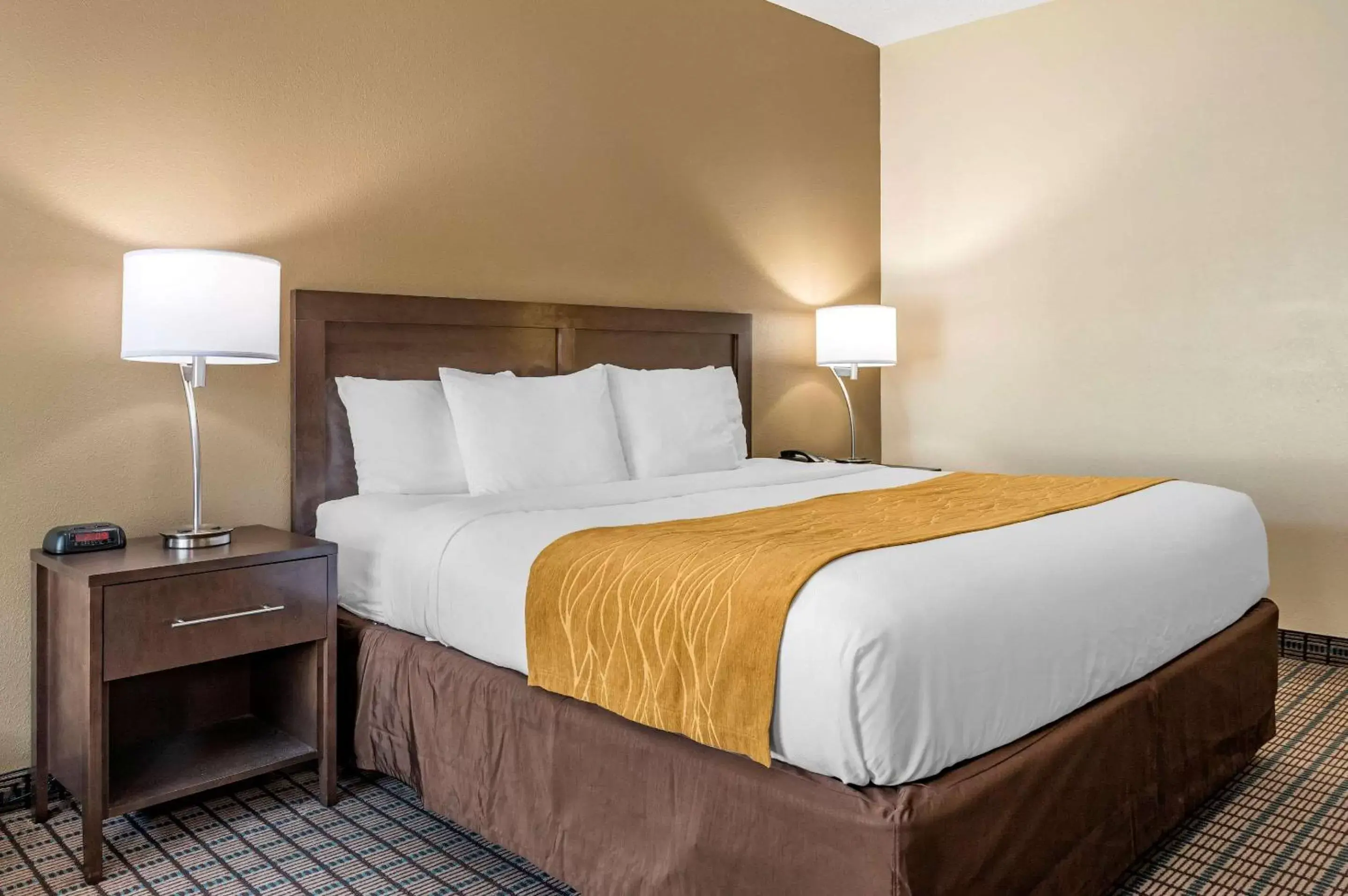 Photo of the whole room, Bed in Comfort Inn & Suites