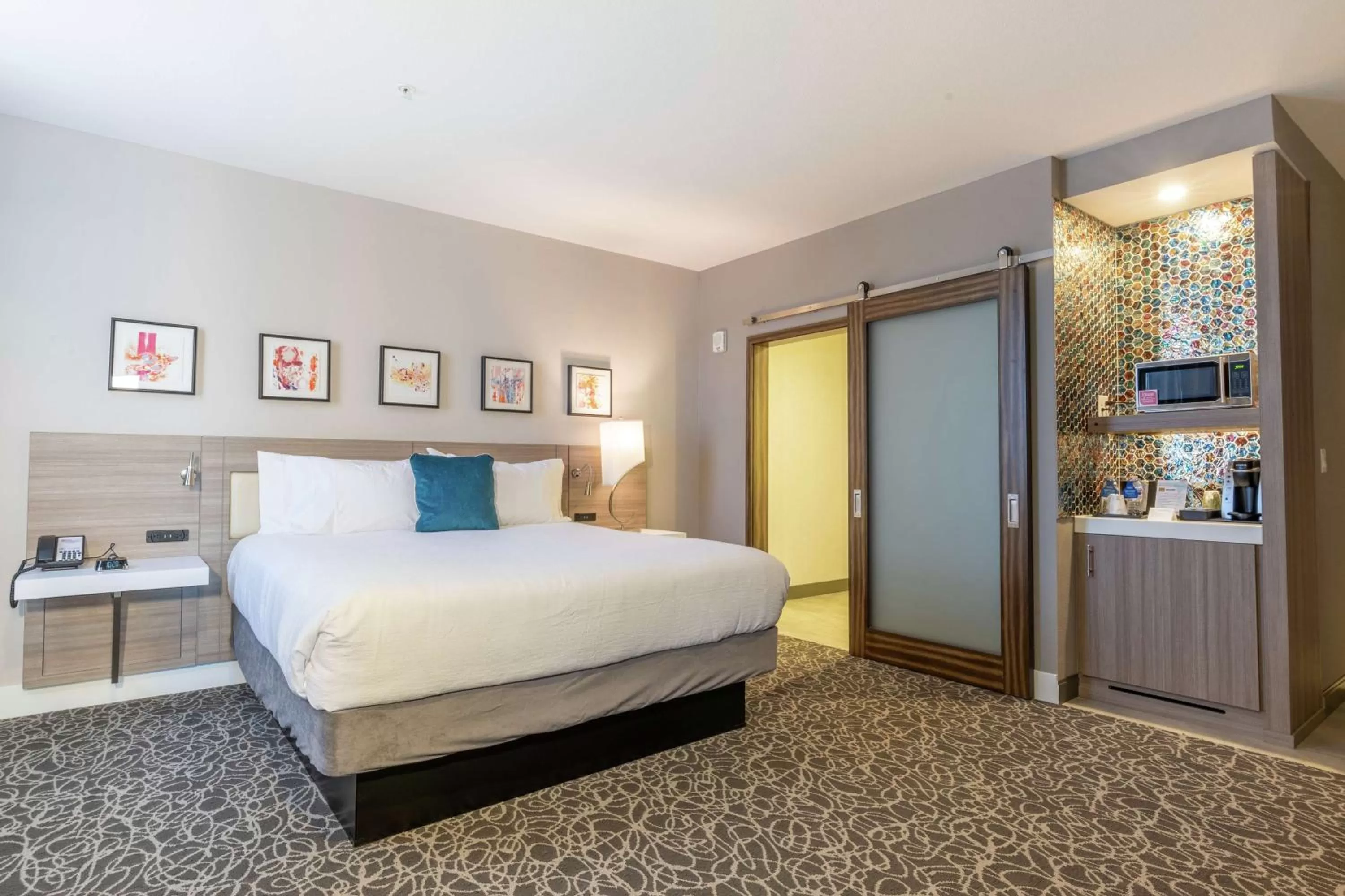 Photo of the whole room, Bed in Hilton Garden Inn Wichita Downtown, Ks