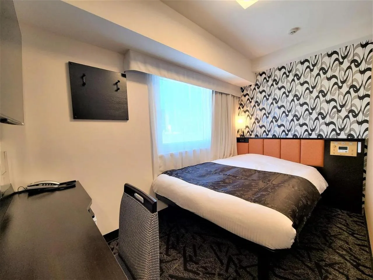 Photo of the whole room, Bed in APA Hotel Nihombashi Bakuroyokoyama Ekimae