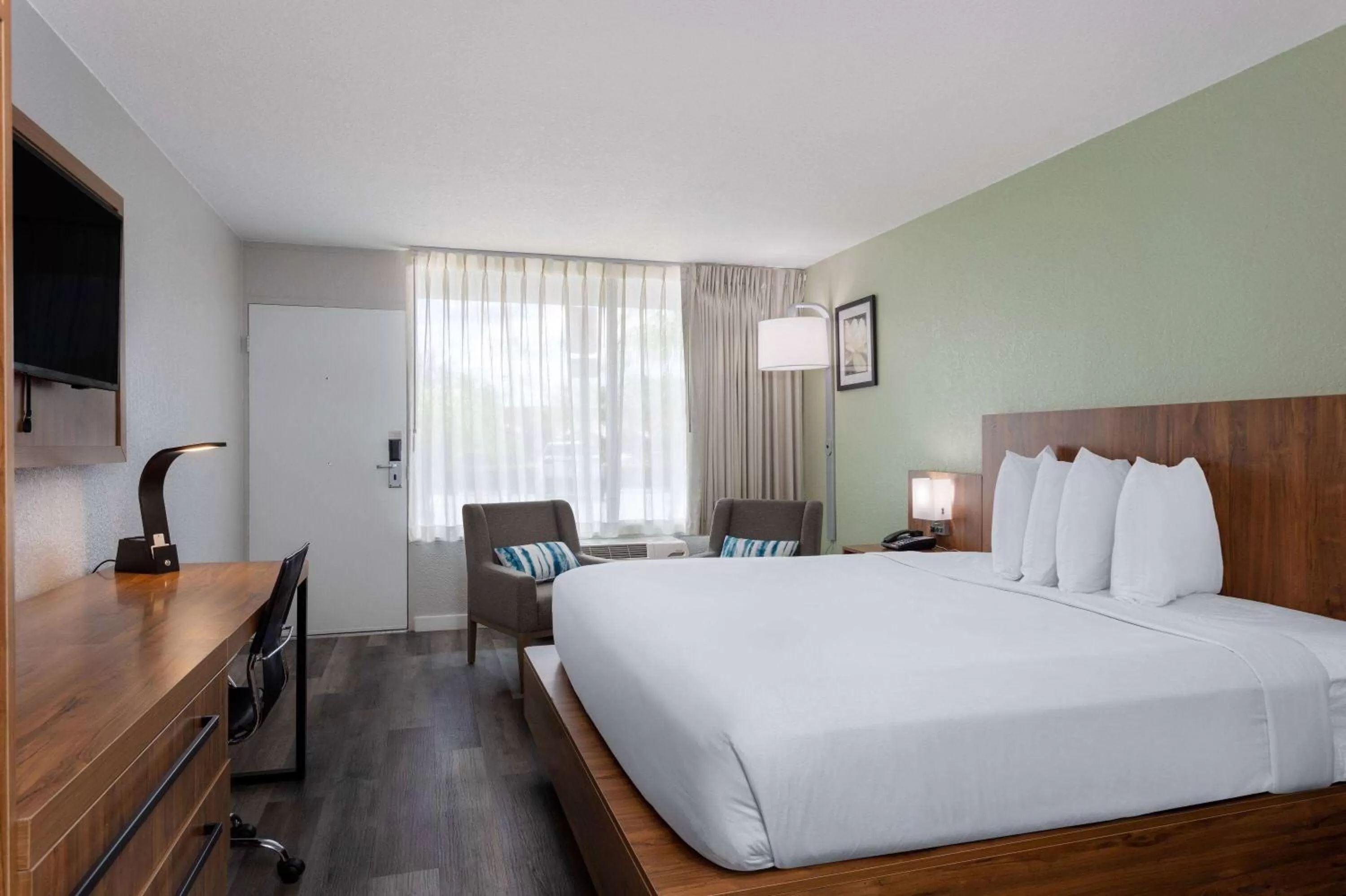 Photo of the whole room, Bed in Ramada by Wyndham Altamonte Springs Near I-4