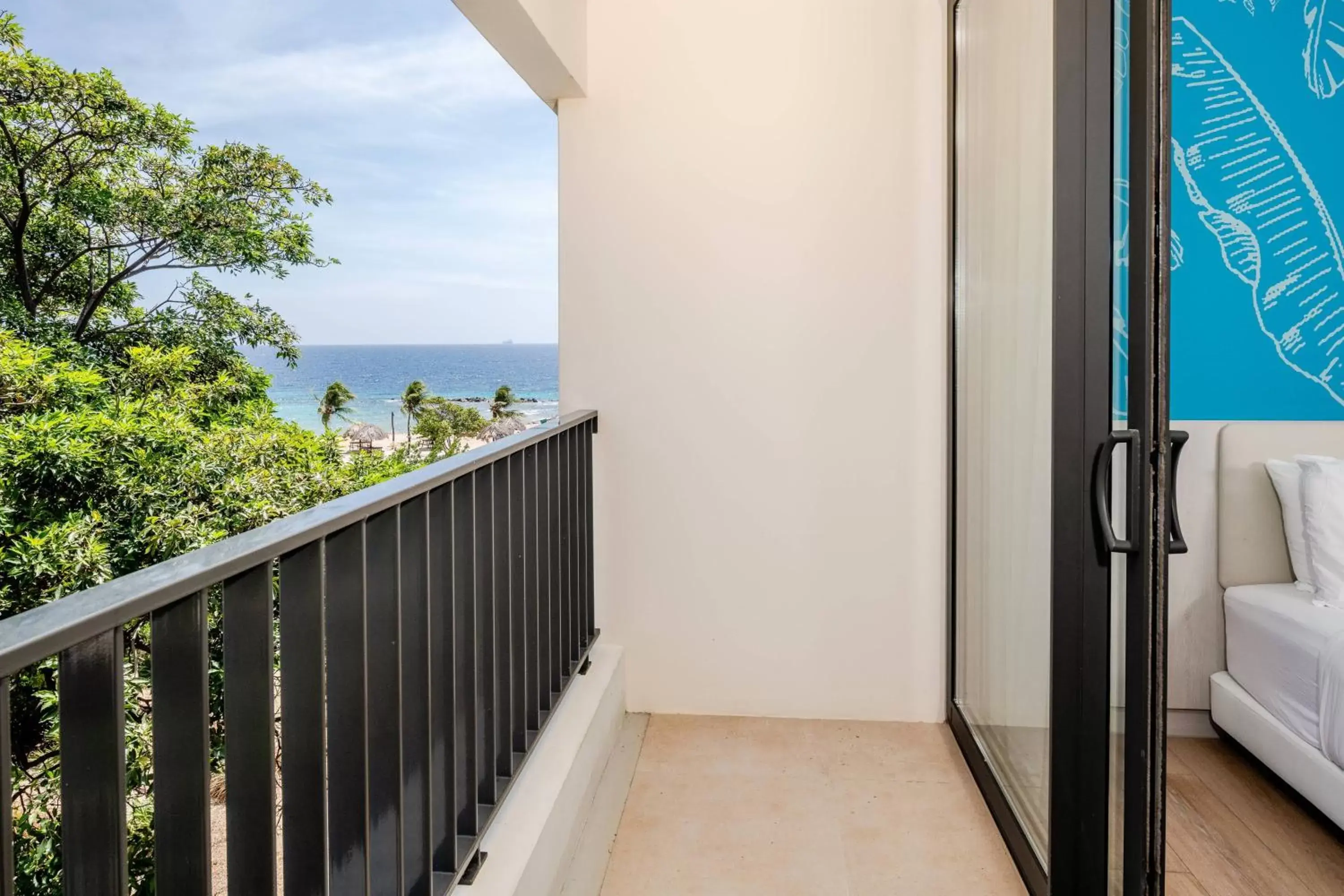 Photo of the whole room, Balcony/Terrace in Curaçao Marriott Beach Resort