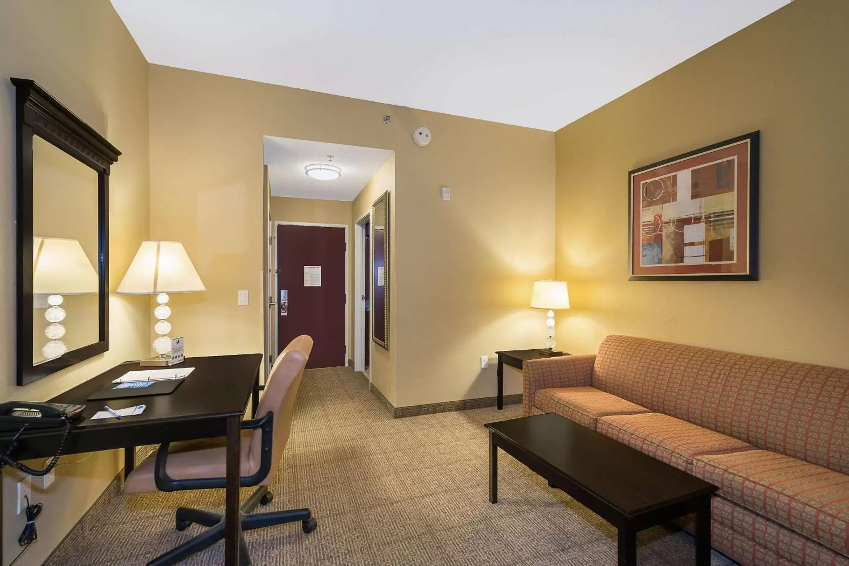 Photo of the whole room, Seating Area in Comfort Inn & Suites Maingate South