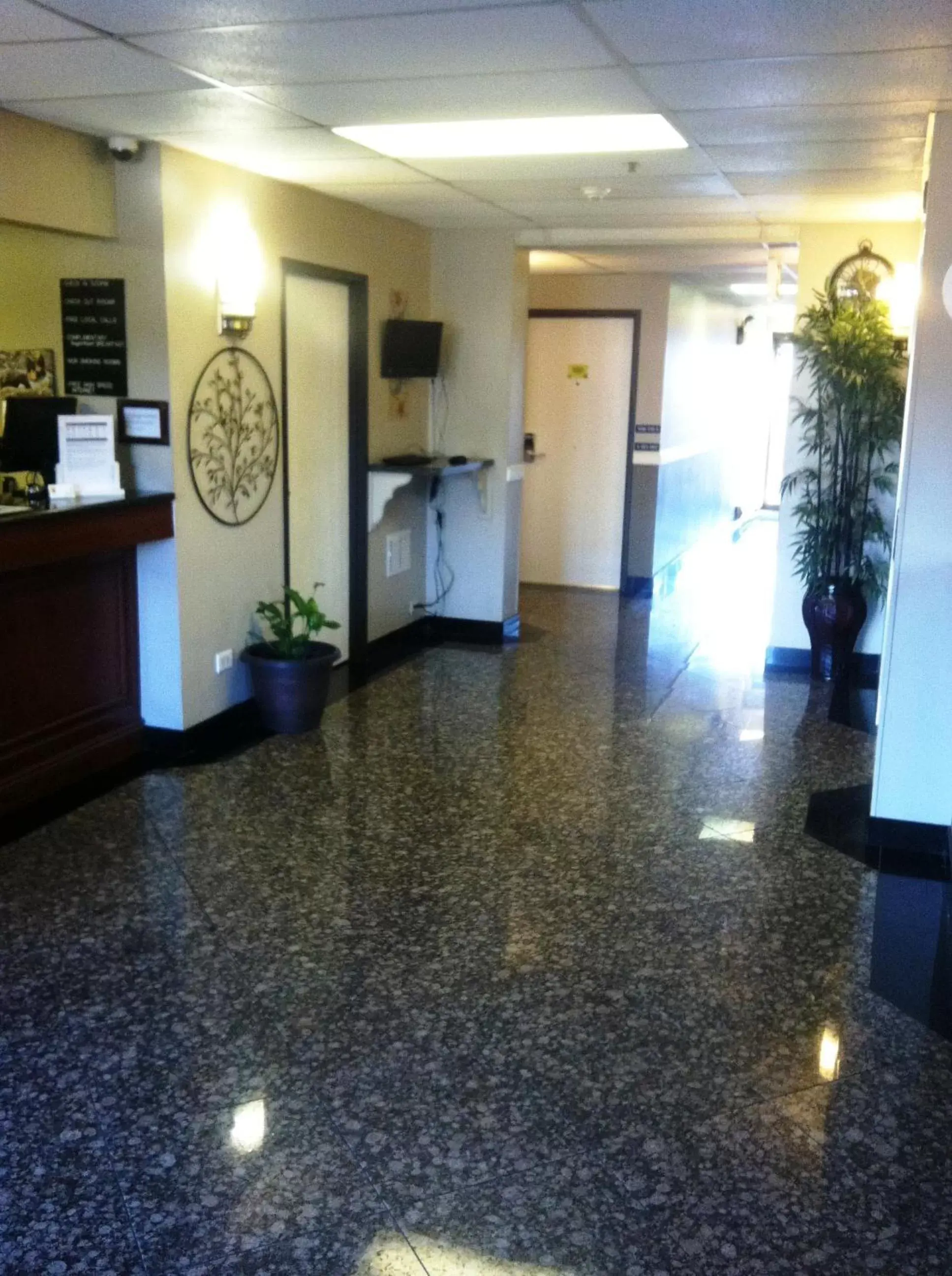 Lobby or reception, Lobby/Reception in Super 8 by Wyndham Bridgeview/Chicago Area
