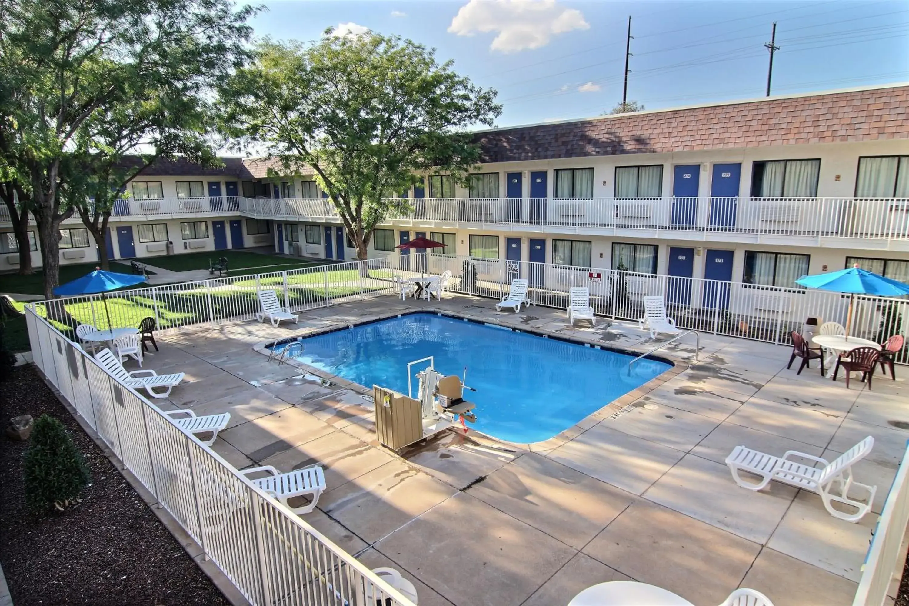 Property building, Swimming Pool in Motel 6-Lubbock, TX