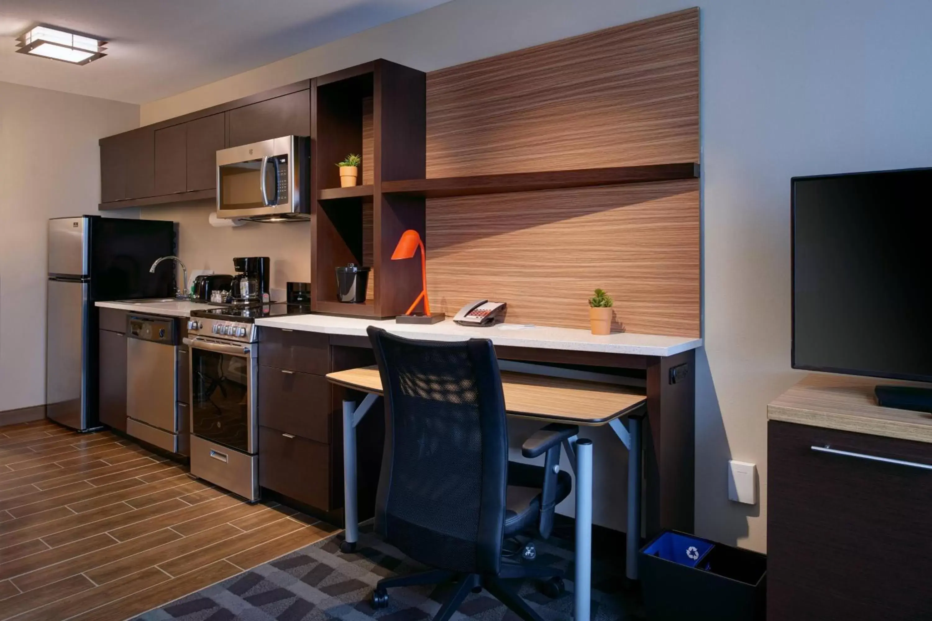 Bedroom, Kitchen/Kitchenette in TownePlace Suites by Marriott Jackson