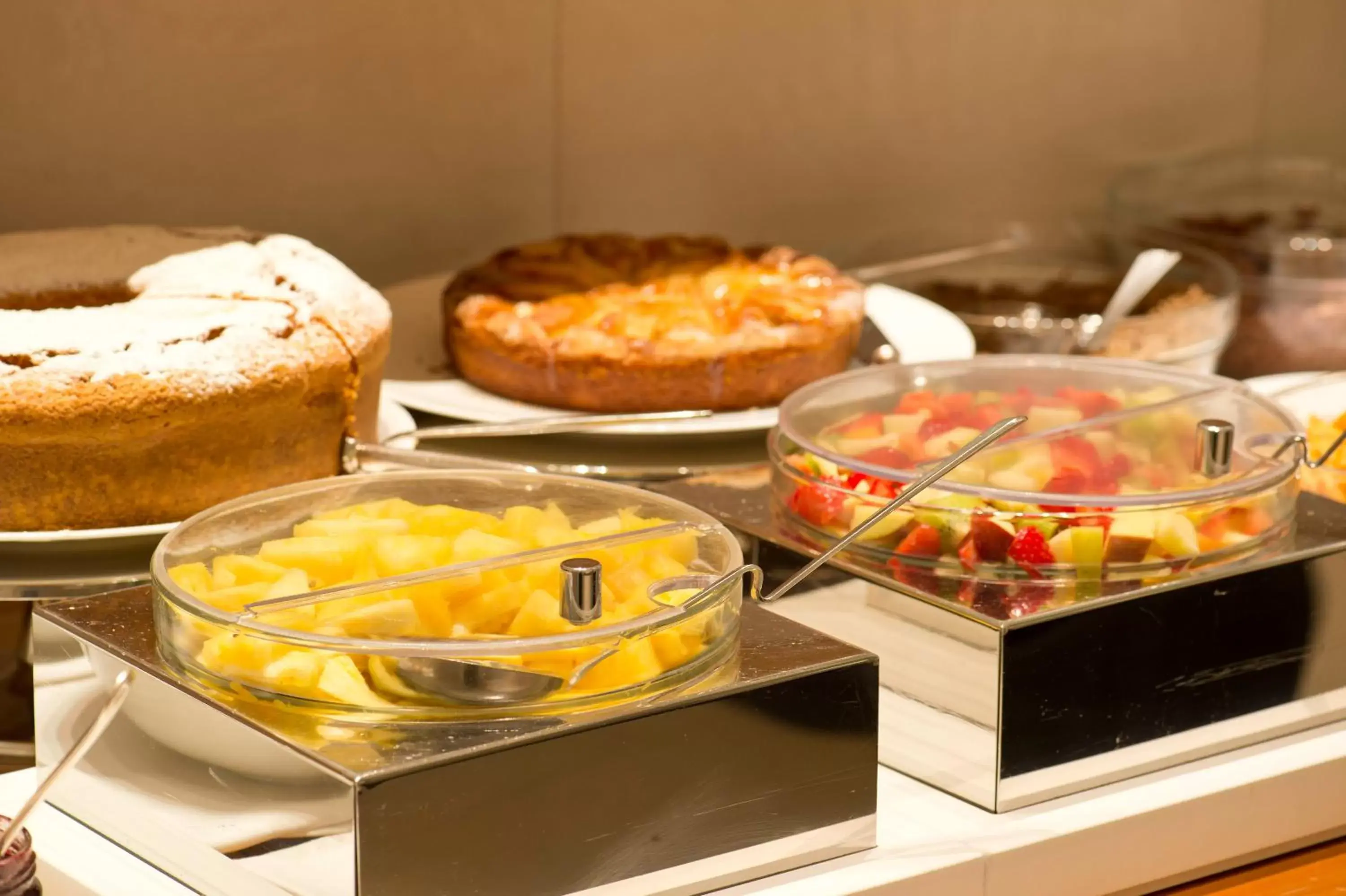 Buffet breakfast, Food in Hotel Spadari Al Duomo