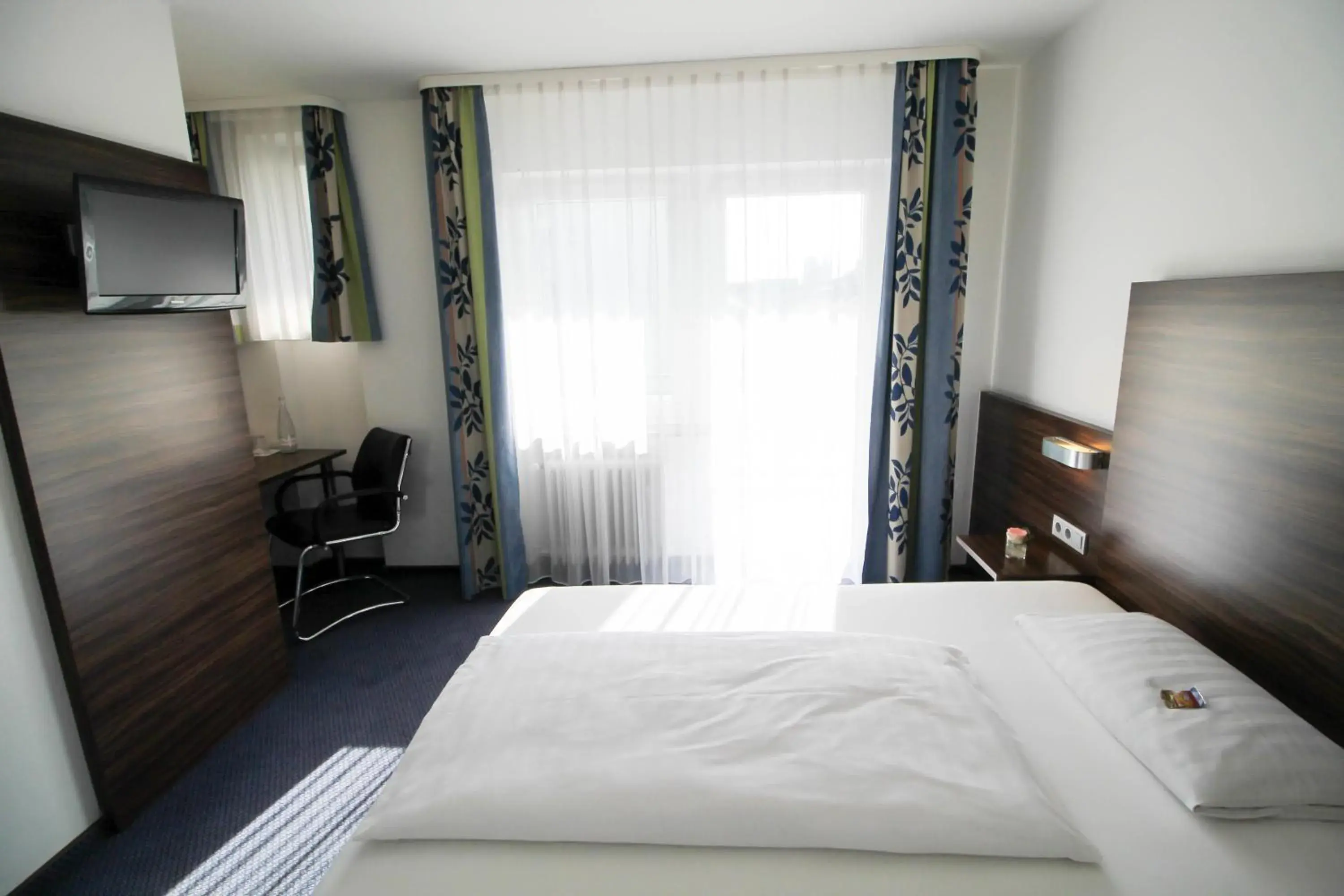 Photo of the whole room, Bed in Hotel am Zoo