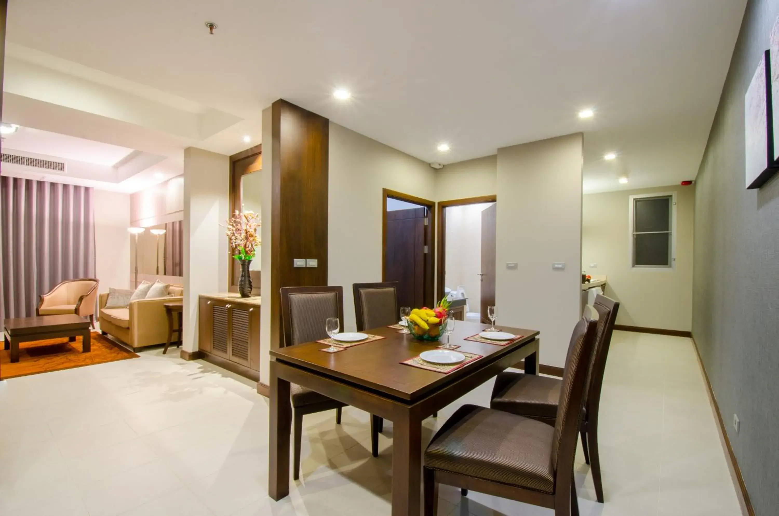 Dining Area in Grand Mercure Bangkok Asoke Residence