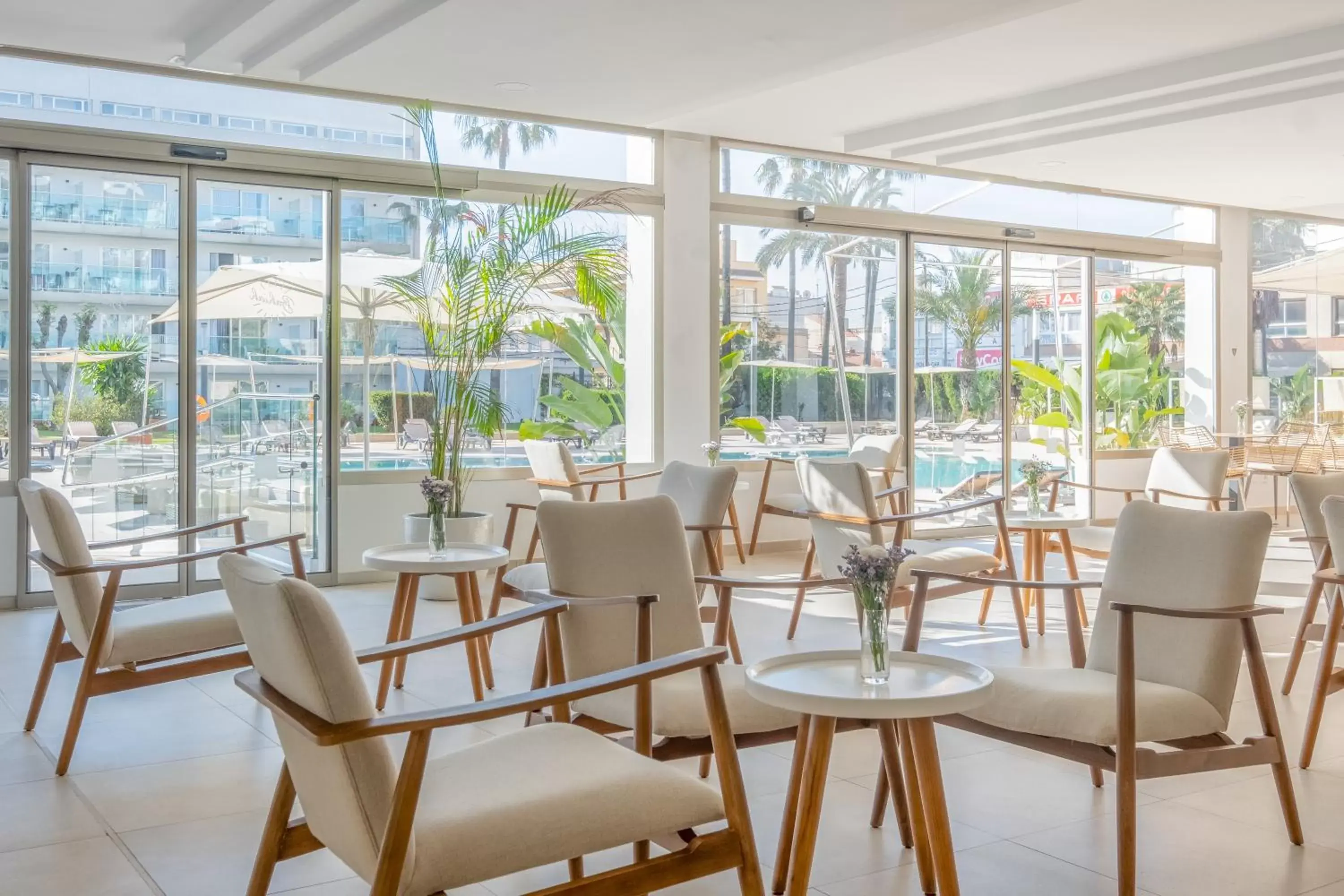 Lounge or bar, Restaurant/Places to Eat in Helios Mallorca Hotel & Apartments