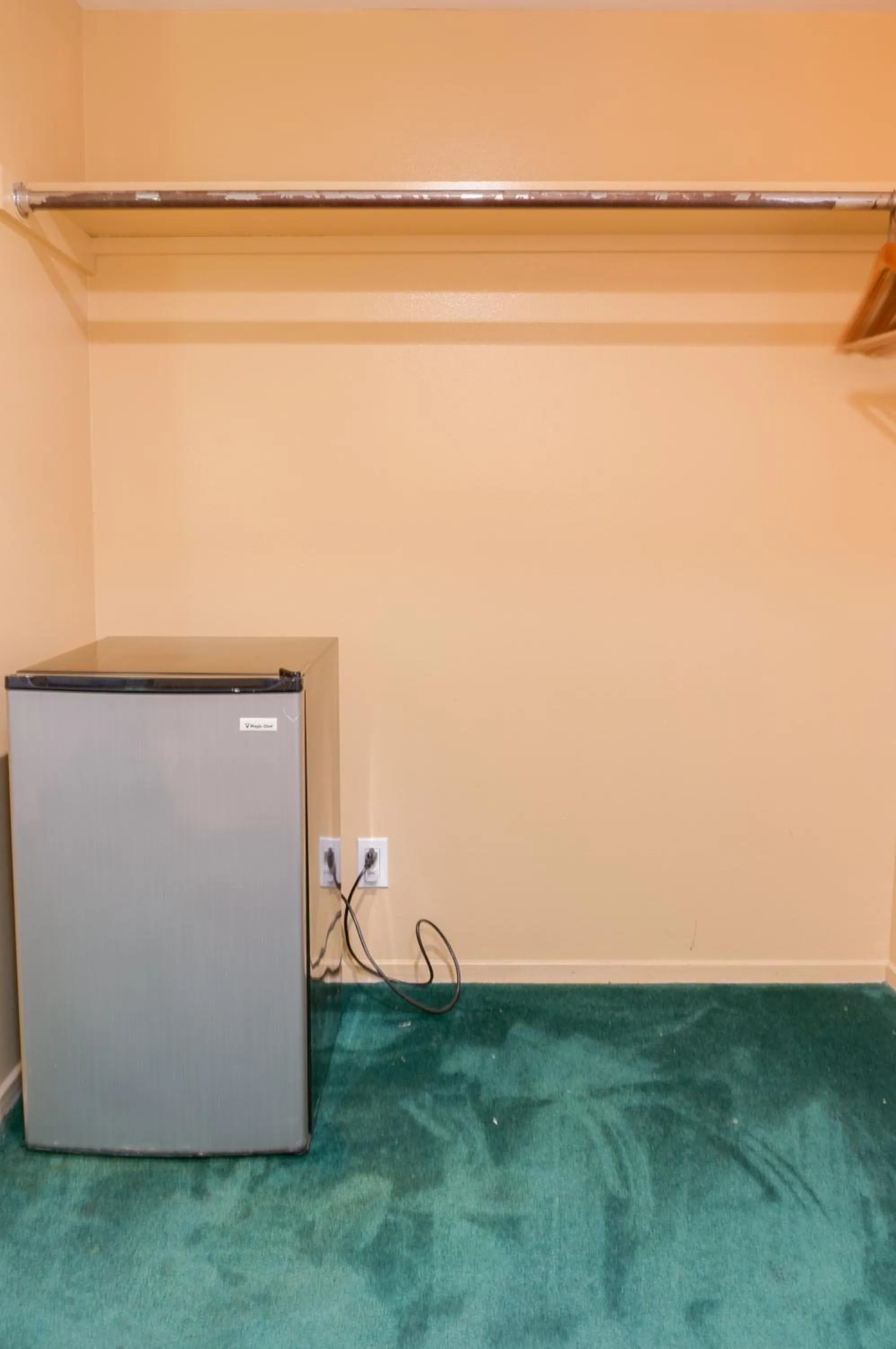 Photo of the whole room in Redondo Beach Inn-LAX