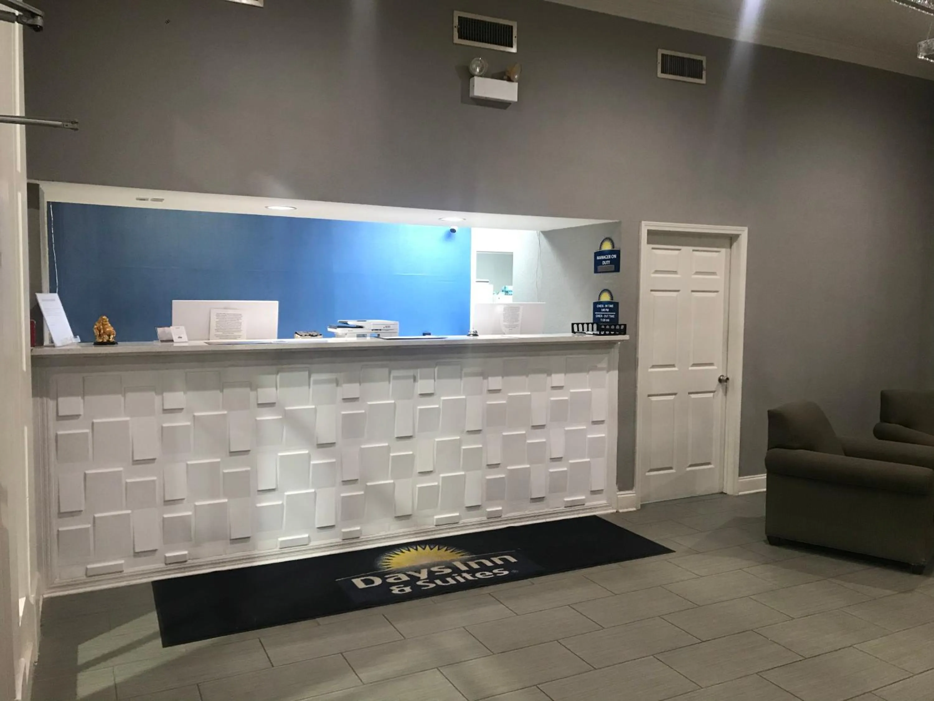Lobby/Reception in Days Inn & Suites by Wyndham Collierville Germantown Area