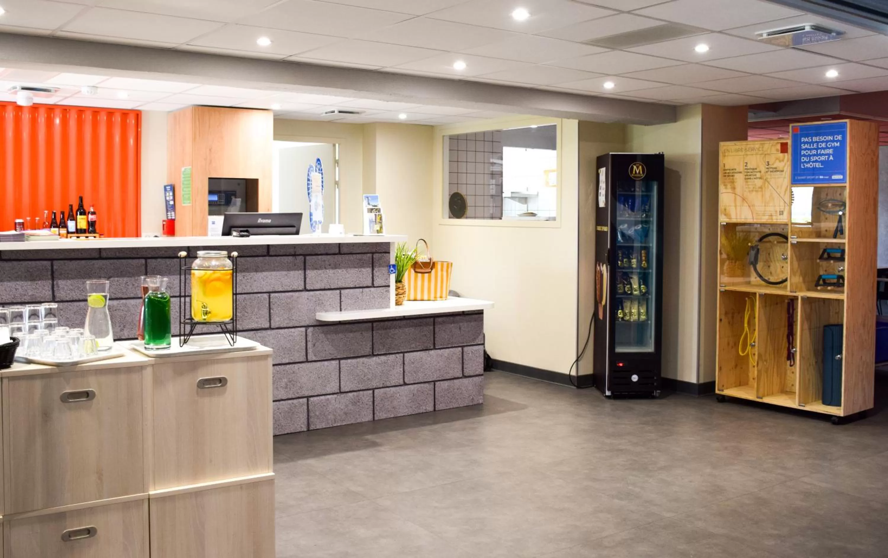 Lobby or reception in ibis Budget Millau Viaduc