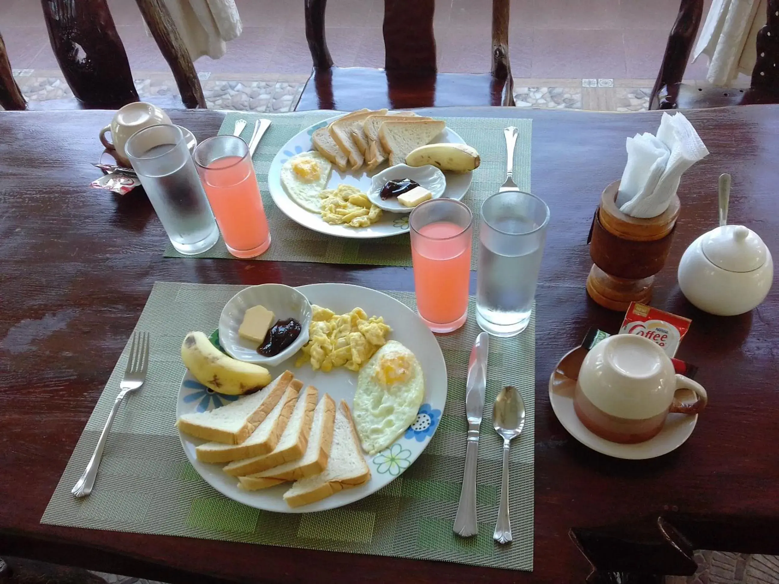 Continental breakfast in Villa de Sierra Vista Bay and Mountain View Inn
