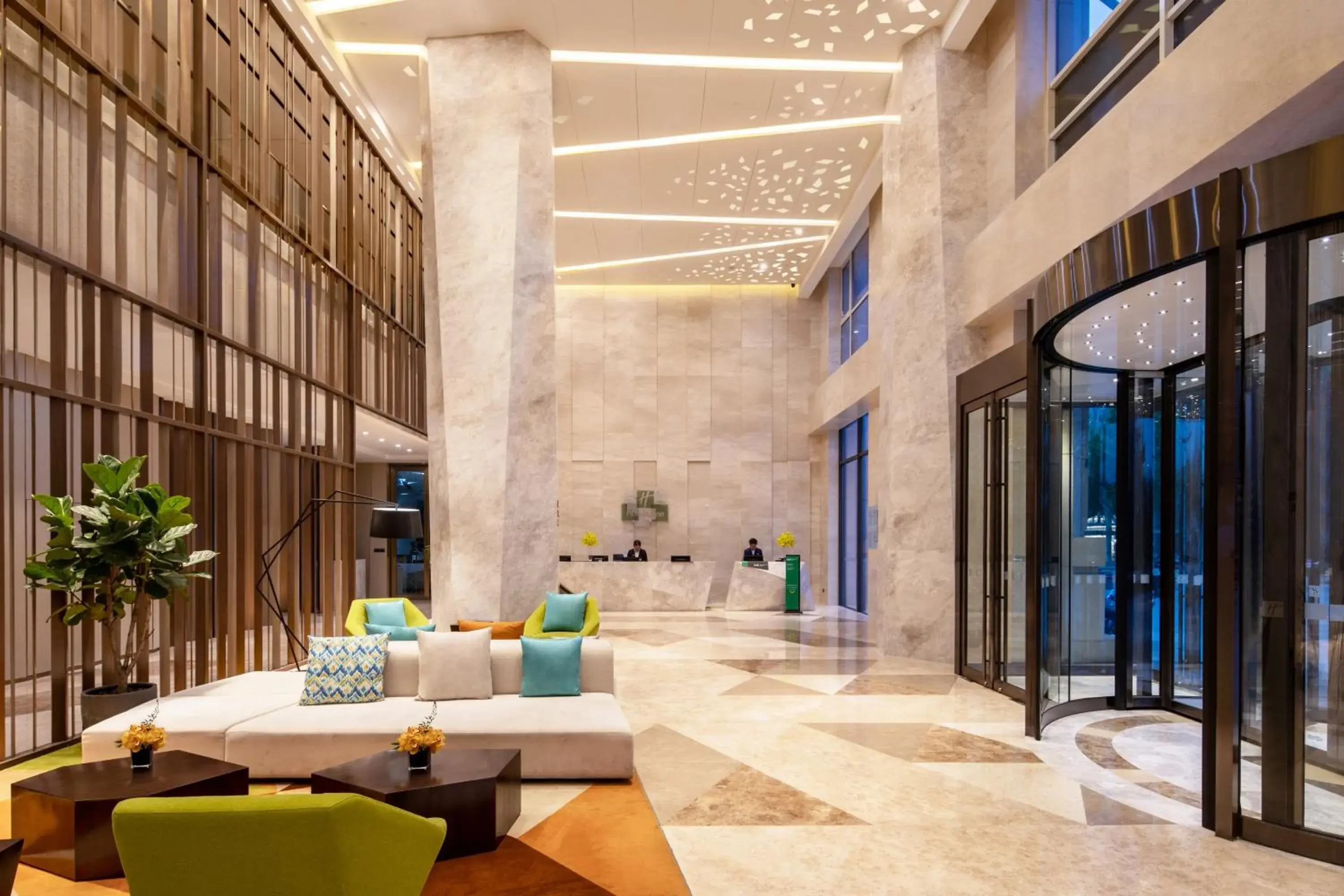 Lobby or reception in Holiday Inn & Suites Langfang New Chaoyang, an IHG Hotel