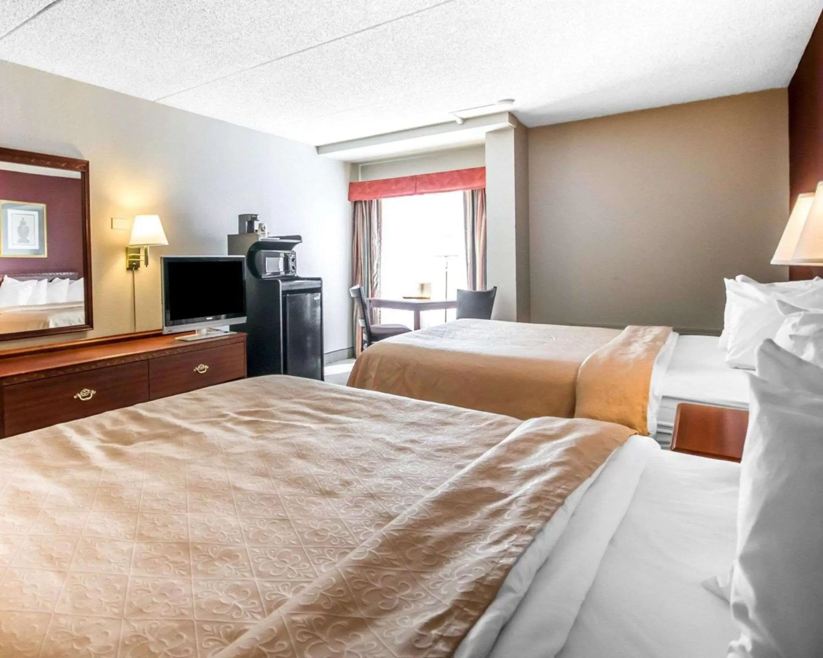 Photo of the whole room, Bed in Quality Inn & Suites Elizabethtown