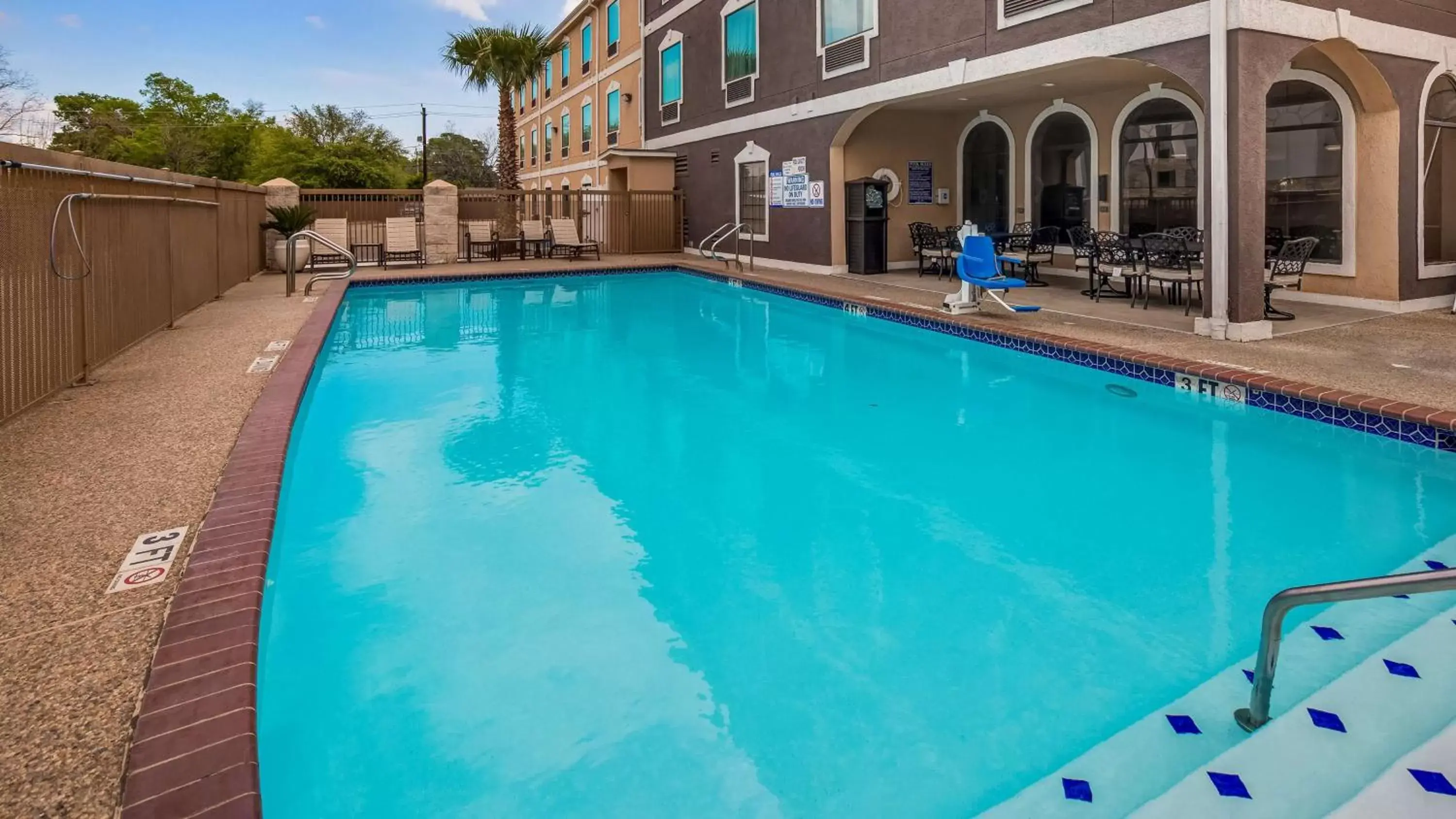 On site, Swimming Pool in Best Western Plus Heritage Inn Houston