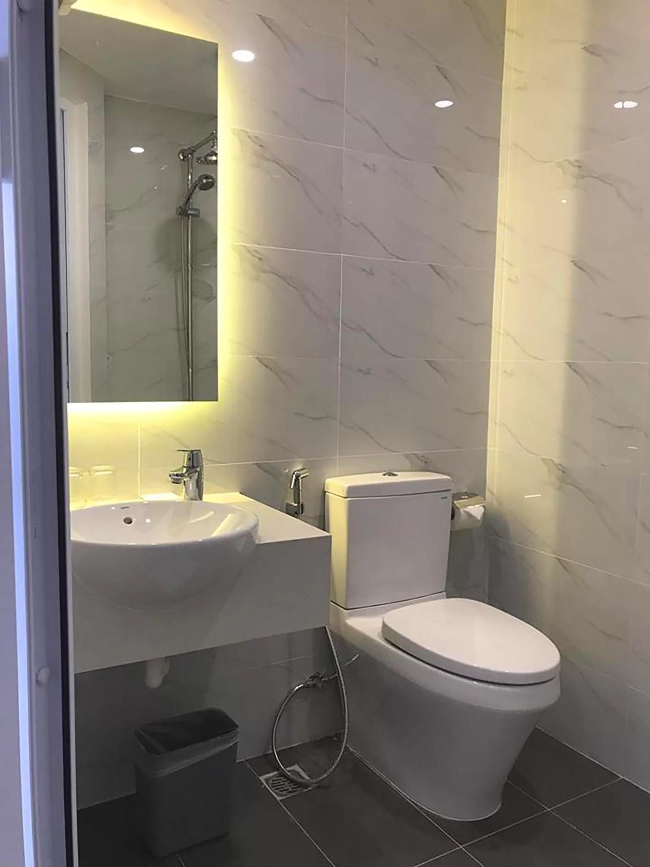 Shower in Morris Hotel Nha Trang