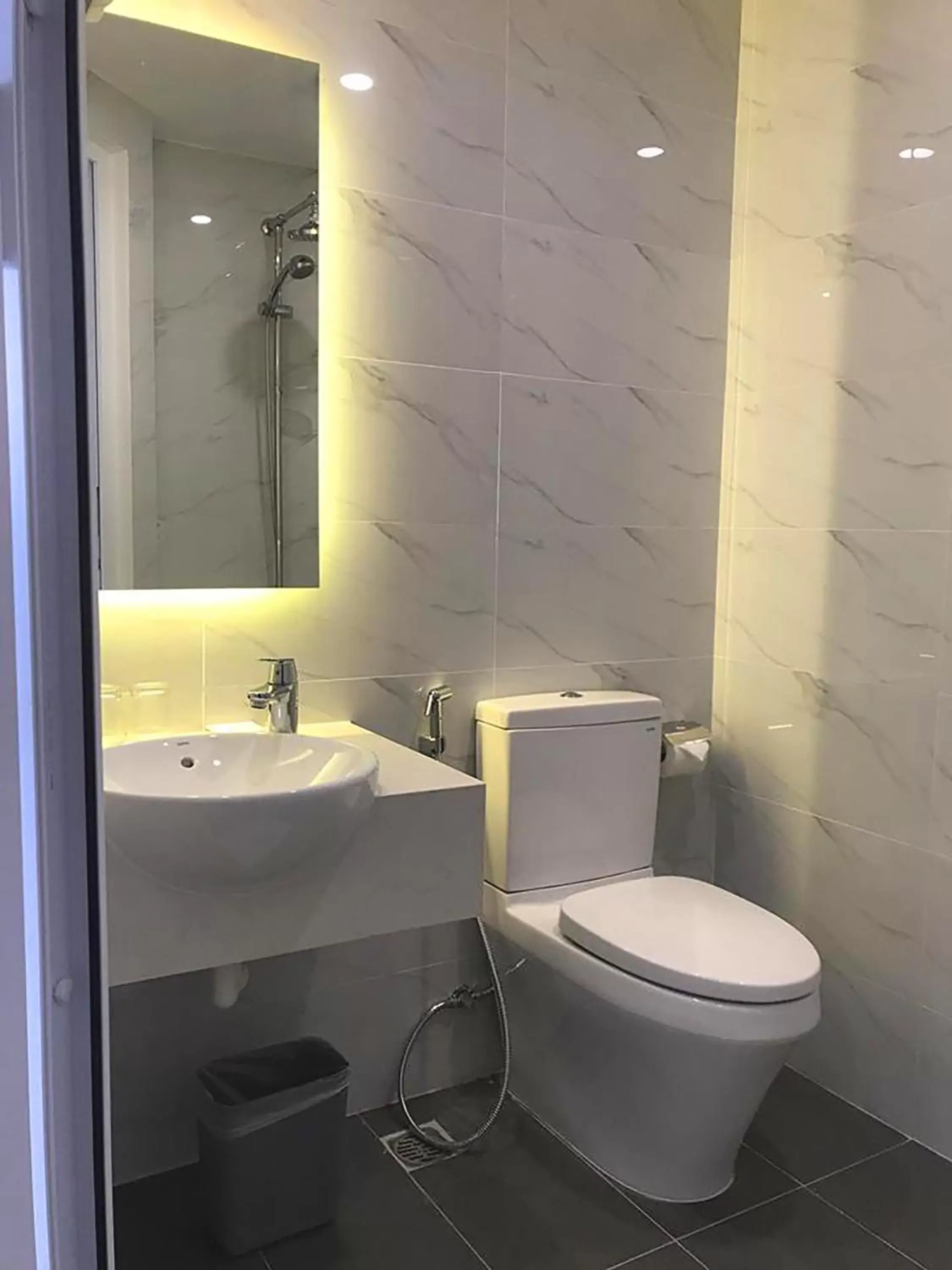 Shower in Morris Hotel Nha Trang Shower in Morris Hotel Nha Trang