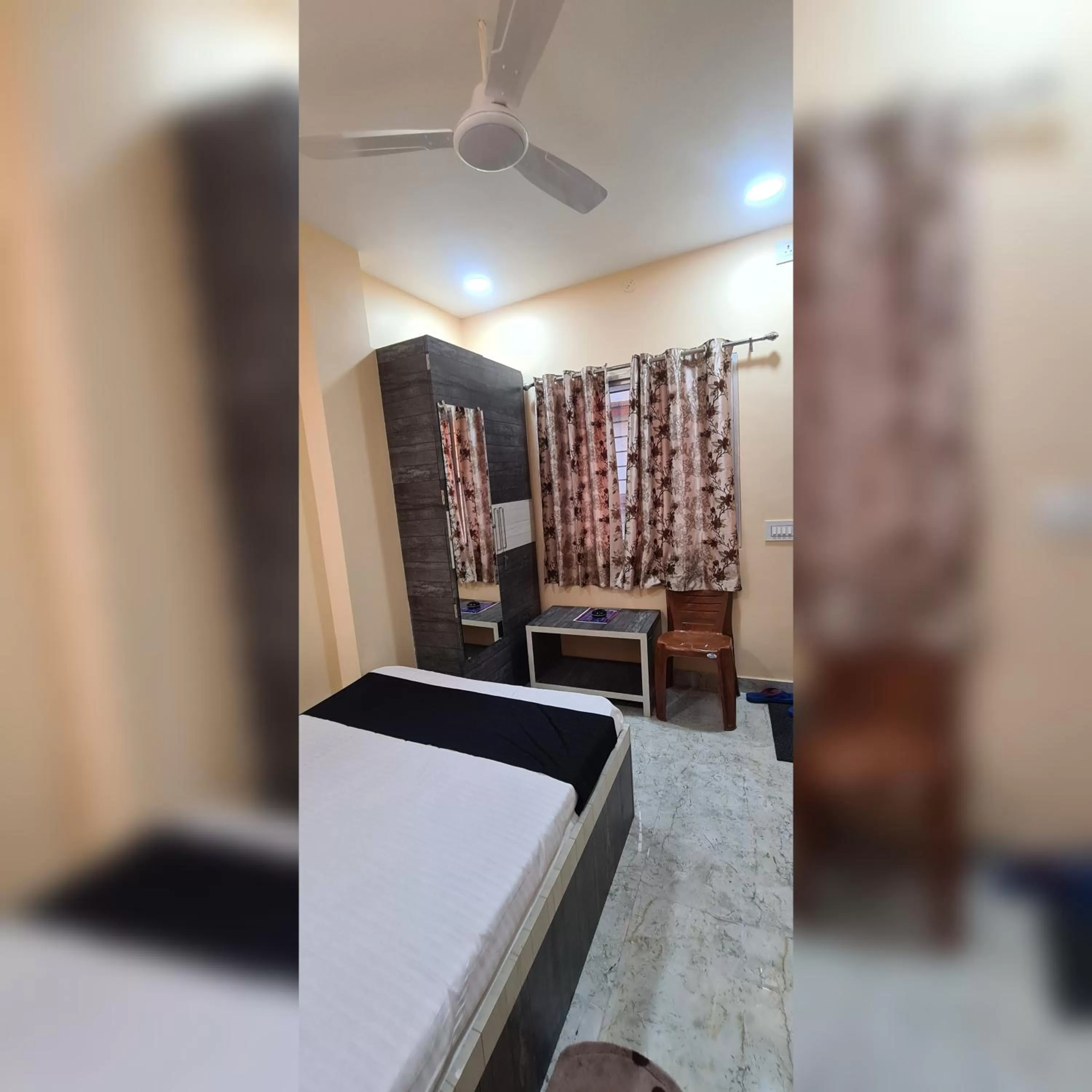 fireplace, Bed in HOTEL MANORAMA PALACE