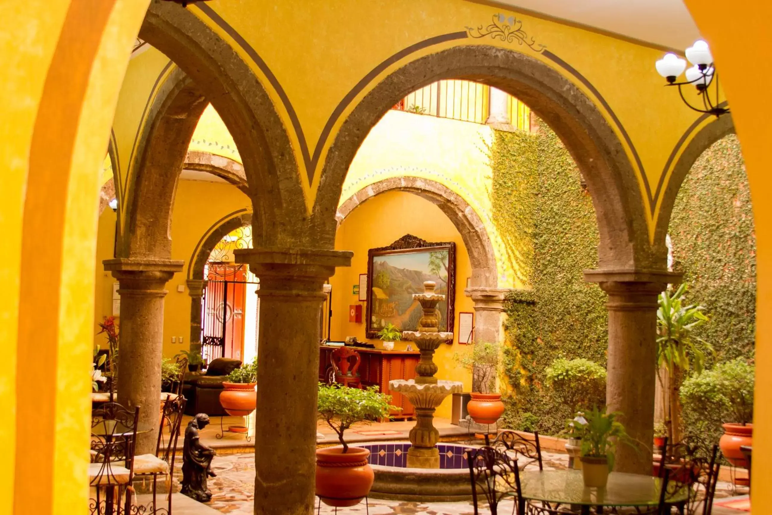 Property building, Restaurant/Places to Eat in Hotel Casa Dulce Maria