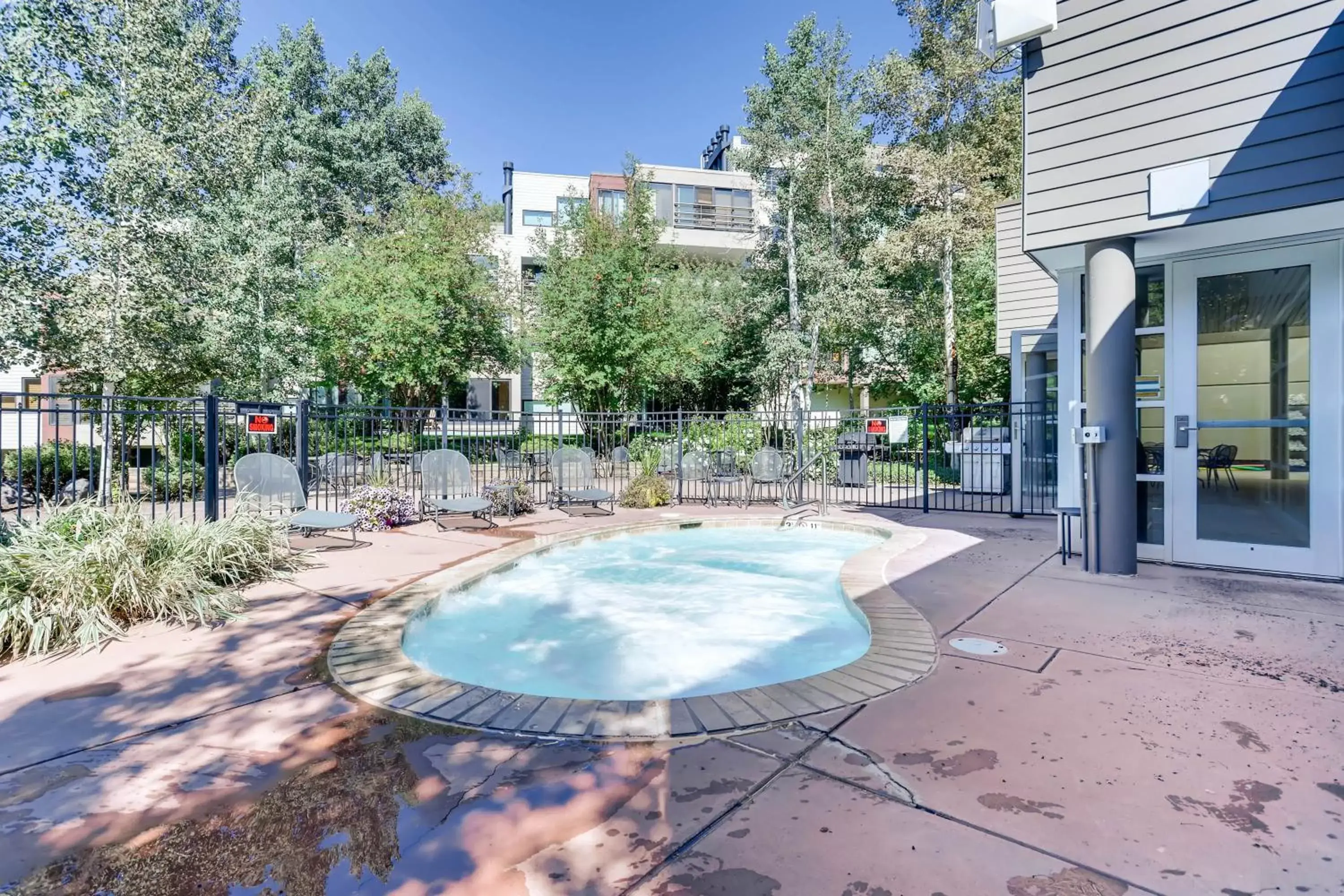 BBQ facilities, Swimming Pool in Simba Run Vail Condominiums