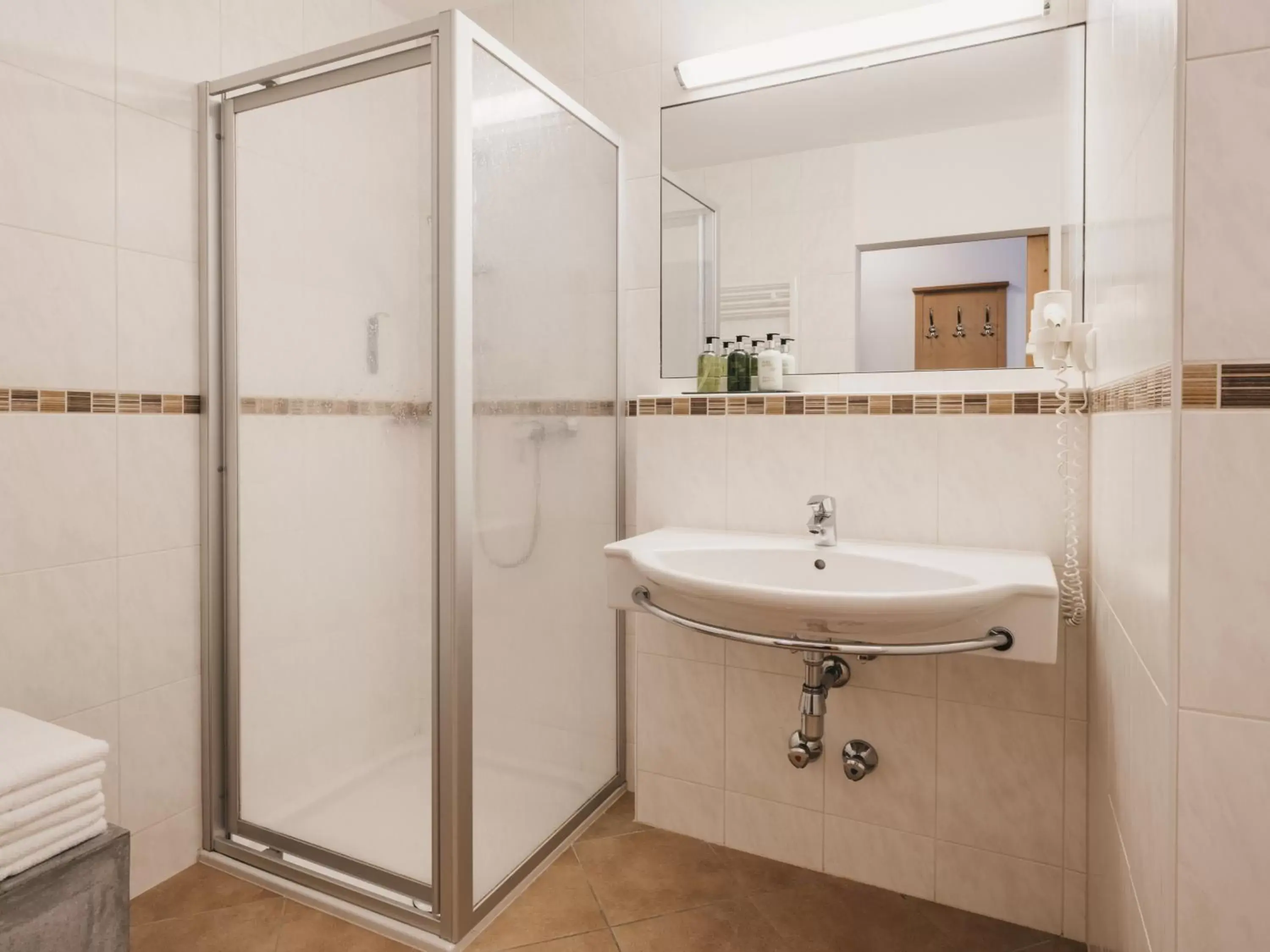 Shower, Bathroom in VAYA Zell am See inklusive Zell am See-Kaprun Sommer Card