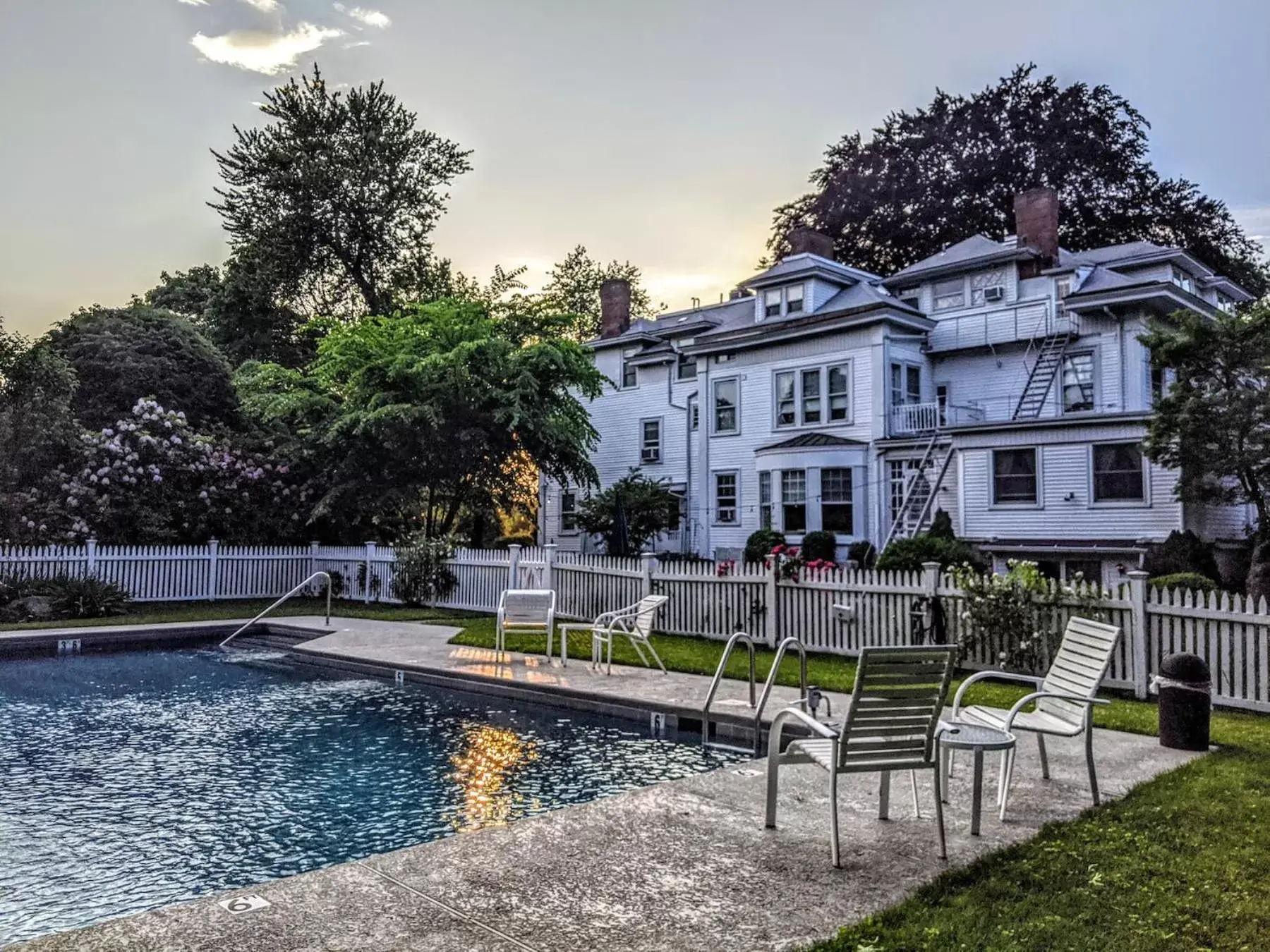 Pool view, Property Building in Stanton House Inn