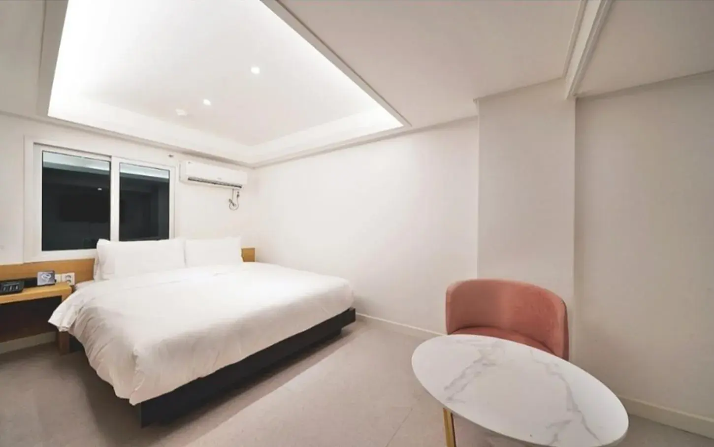 Property building, Bed in Busan Seomyeon Business Hotel J7                                                                