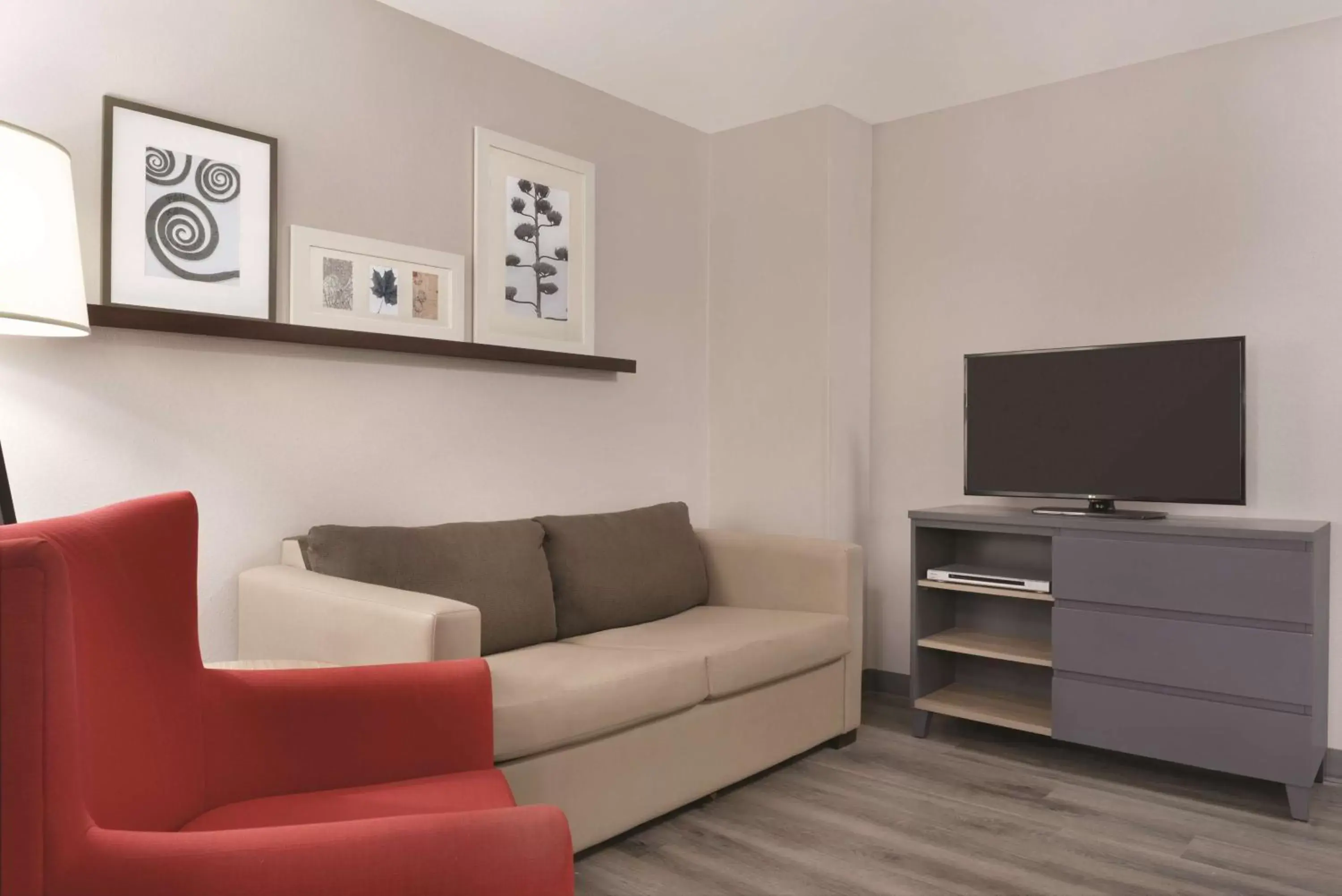 King Suite with Whirlpool and Sofa Bed - Non-Smoking in Country Inn & Suites by Radisson, Cedar Falls, IA King Suite with Whirlpool and Sofa Bed - Non-Smoking in Country Inn & Suites by Radisson, Cedar Falls, IA