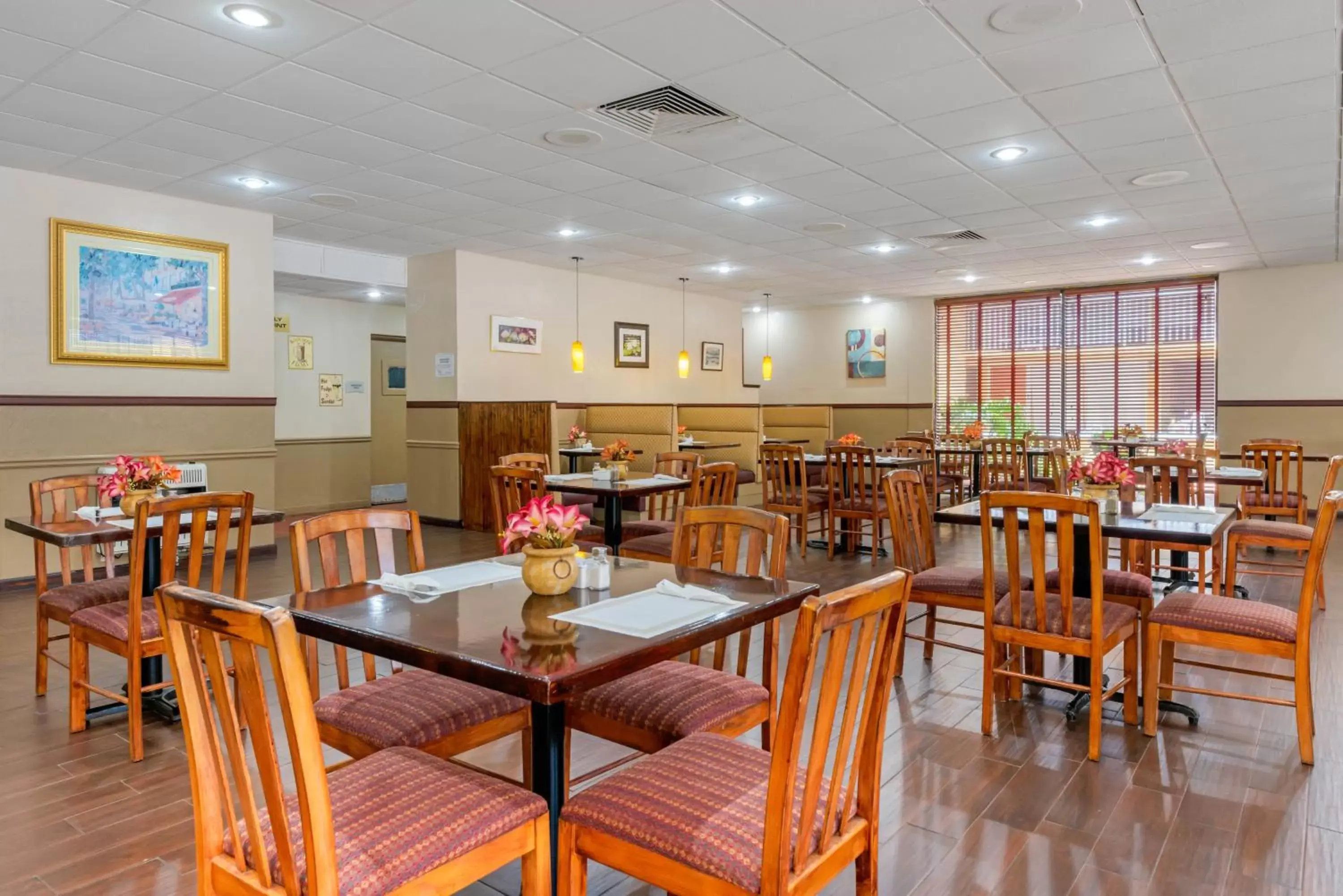 Restaurant/Places to Eat in Quality Inn and Suites Conference Center
