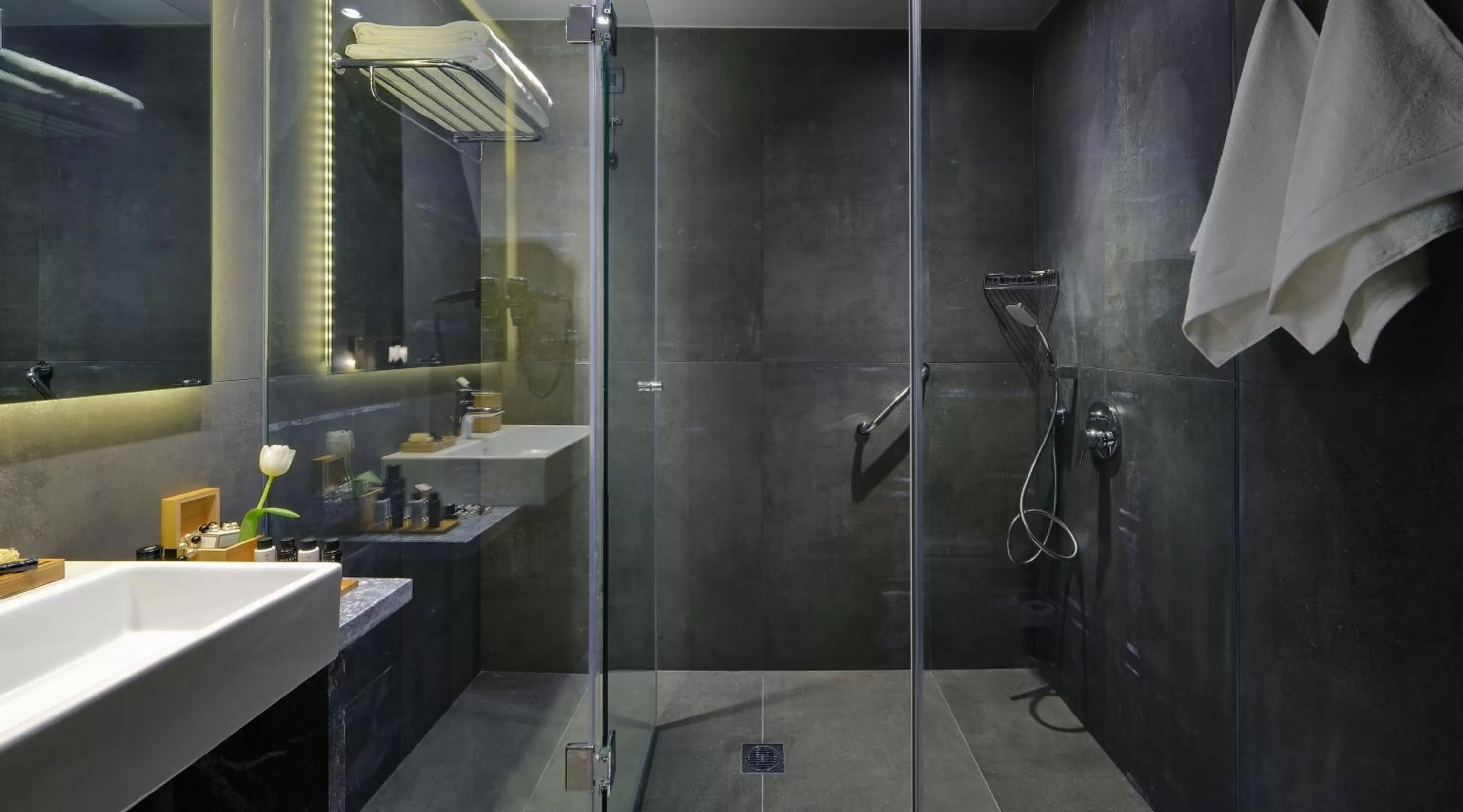 Shower in Lake Spirit Boutique Hotel & Spa