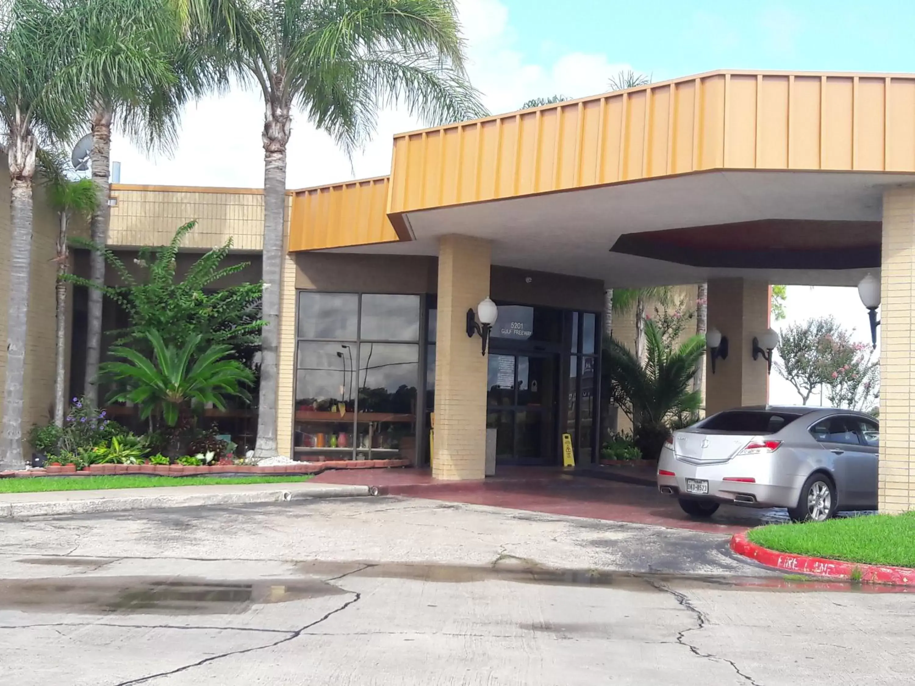 Facade/entrance, Property Building in Americas Best Value Inn & Suites-Texas City/La Marque