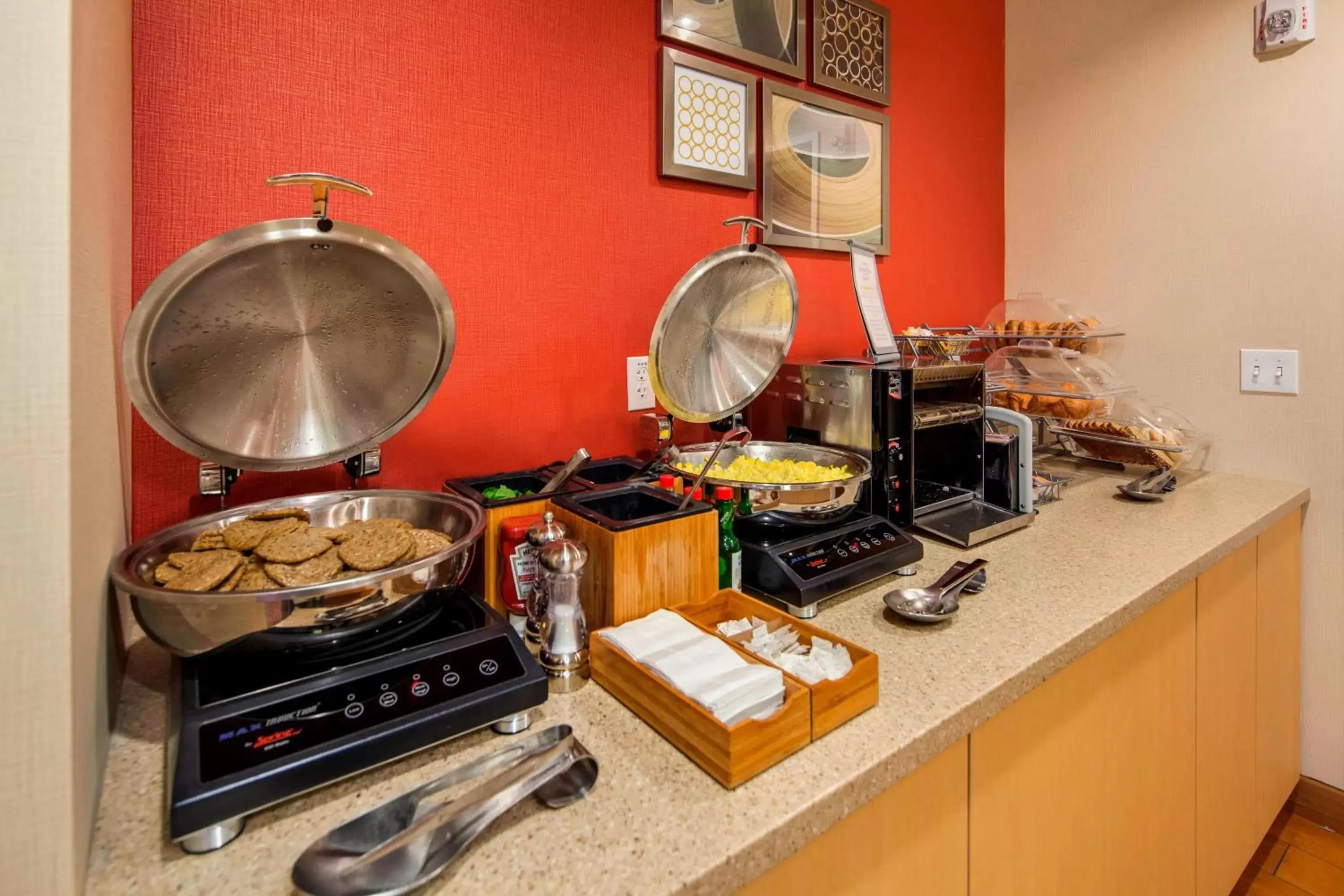 Breakfast, Kitchen/Kitchenette in TownePlace Suites by Marriott Bellingham