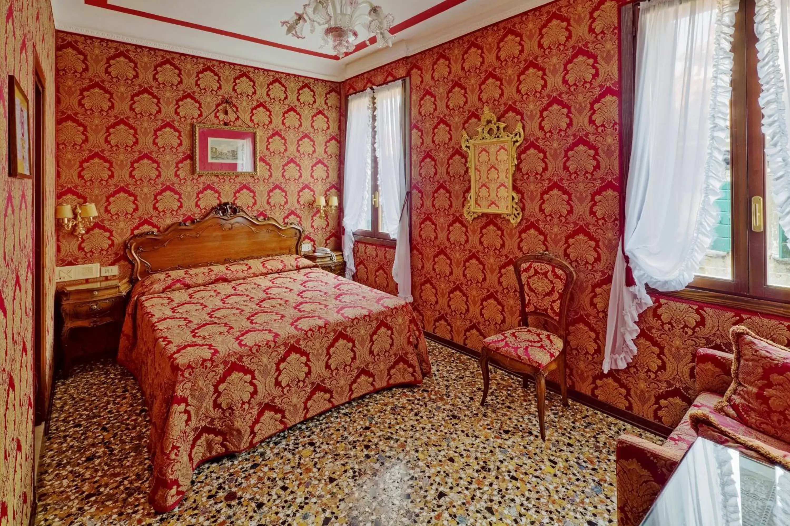 Photo of the whole room, Bed in Antica Locanda Sturion Residenza d'Epoca