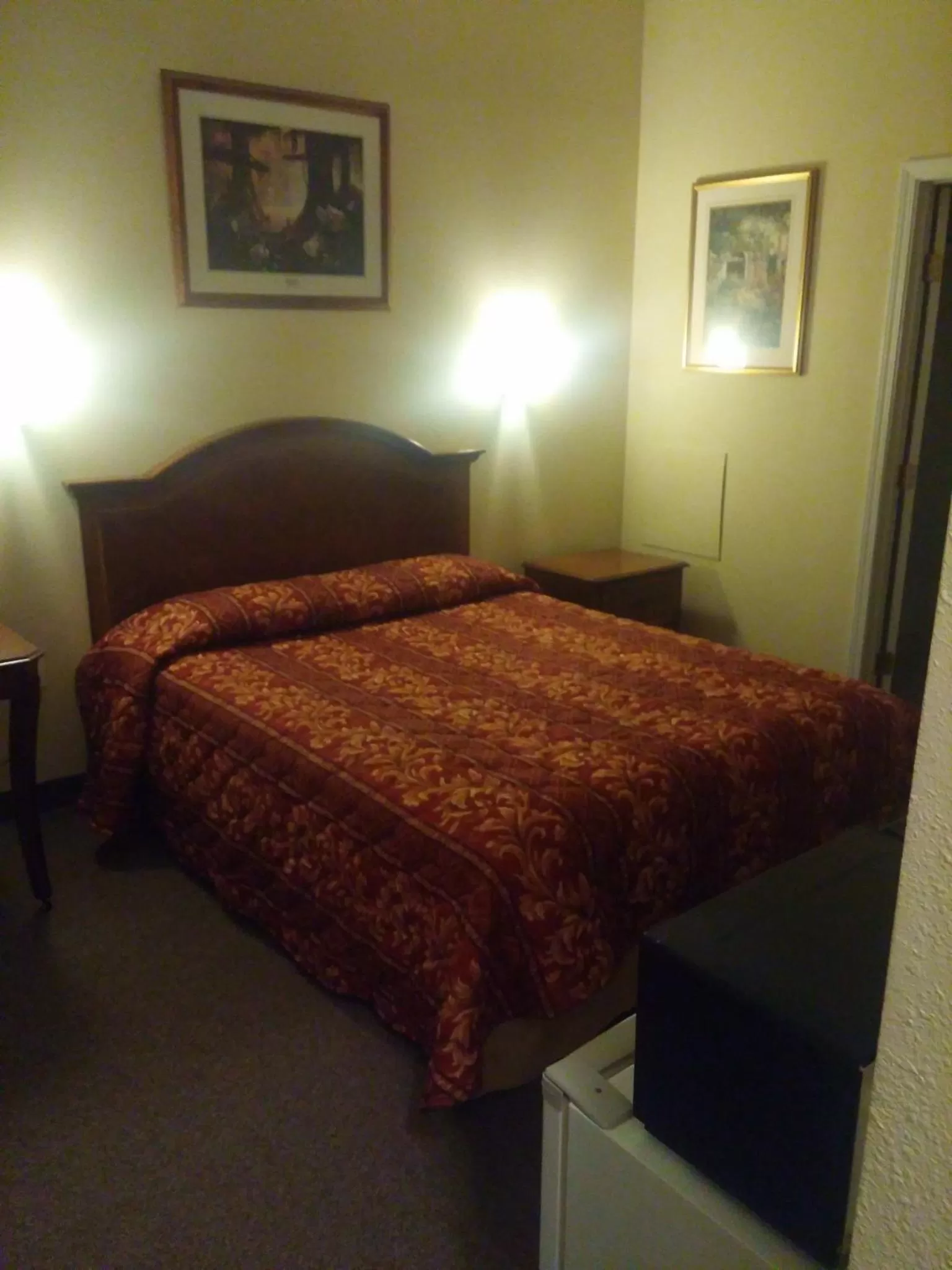 Photo of the whole room, Bed in Country Regency Inn & Suites