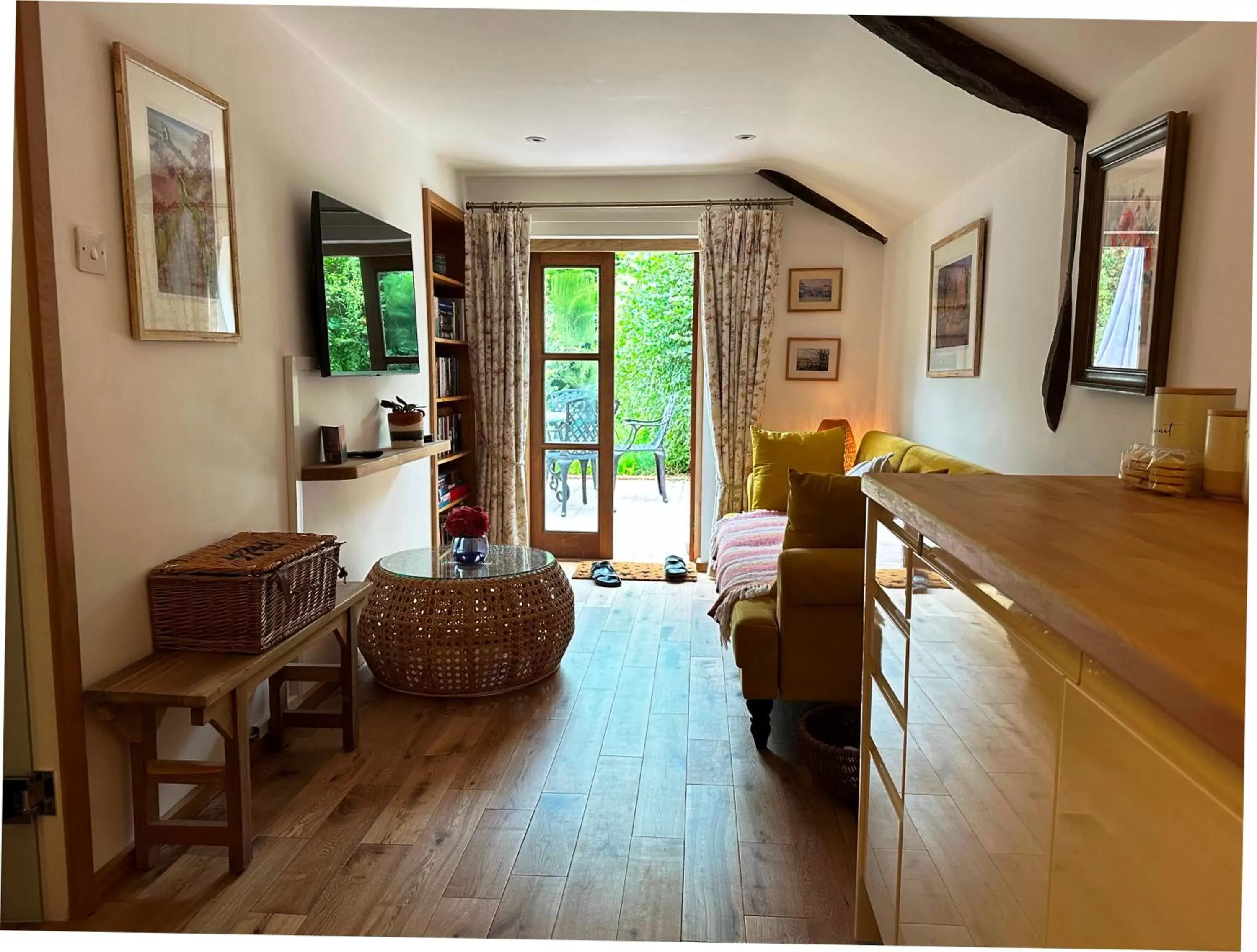 TV and multimedia in Thatchcombe B&B