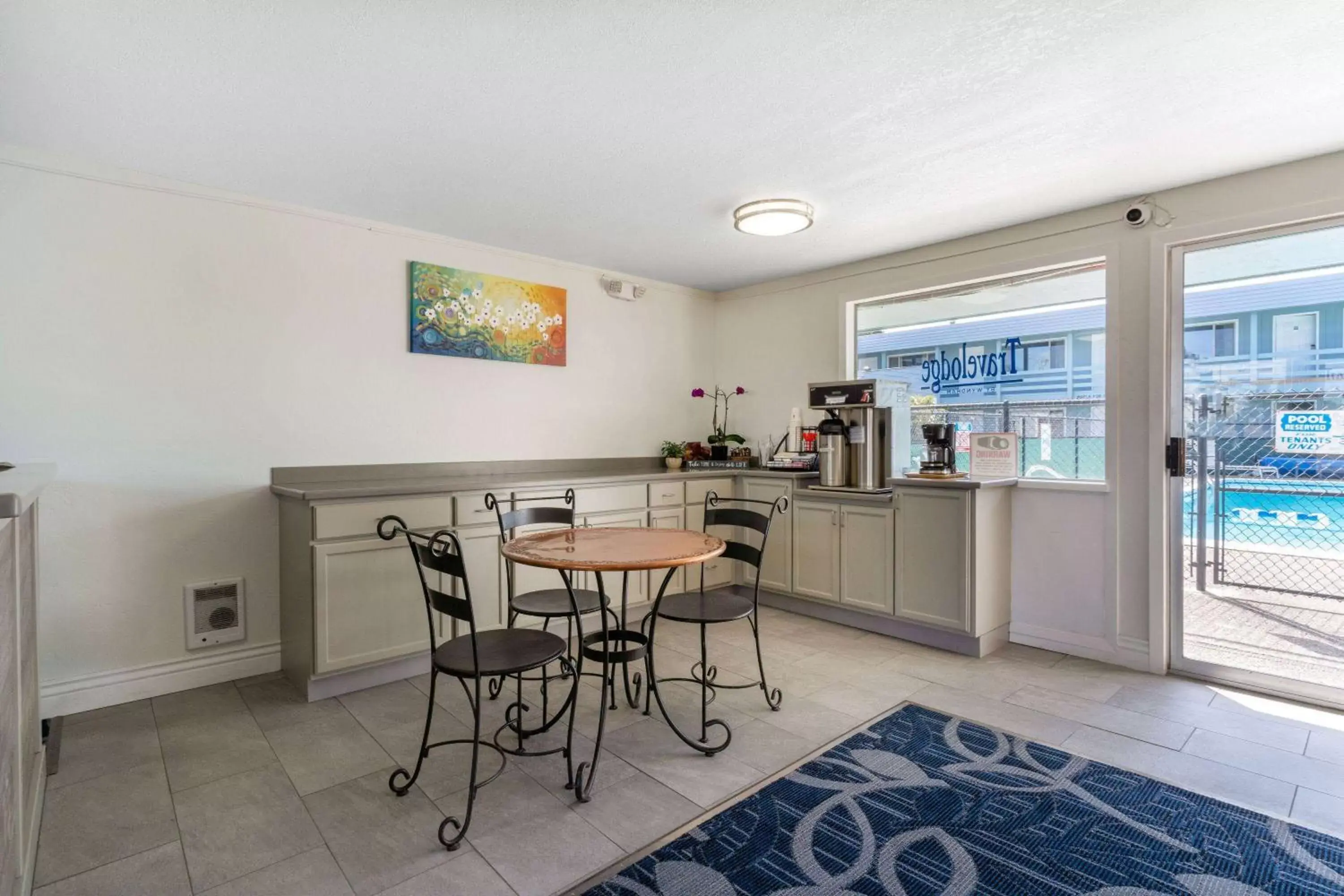 Lobby or reception, Kitchen/Kitchenette in Travelodge by Wyndham Florence