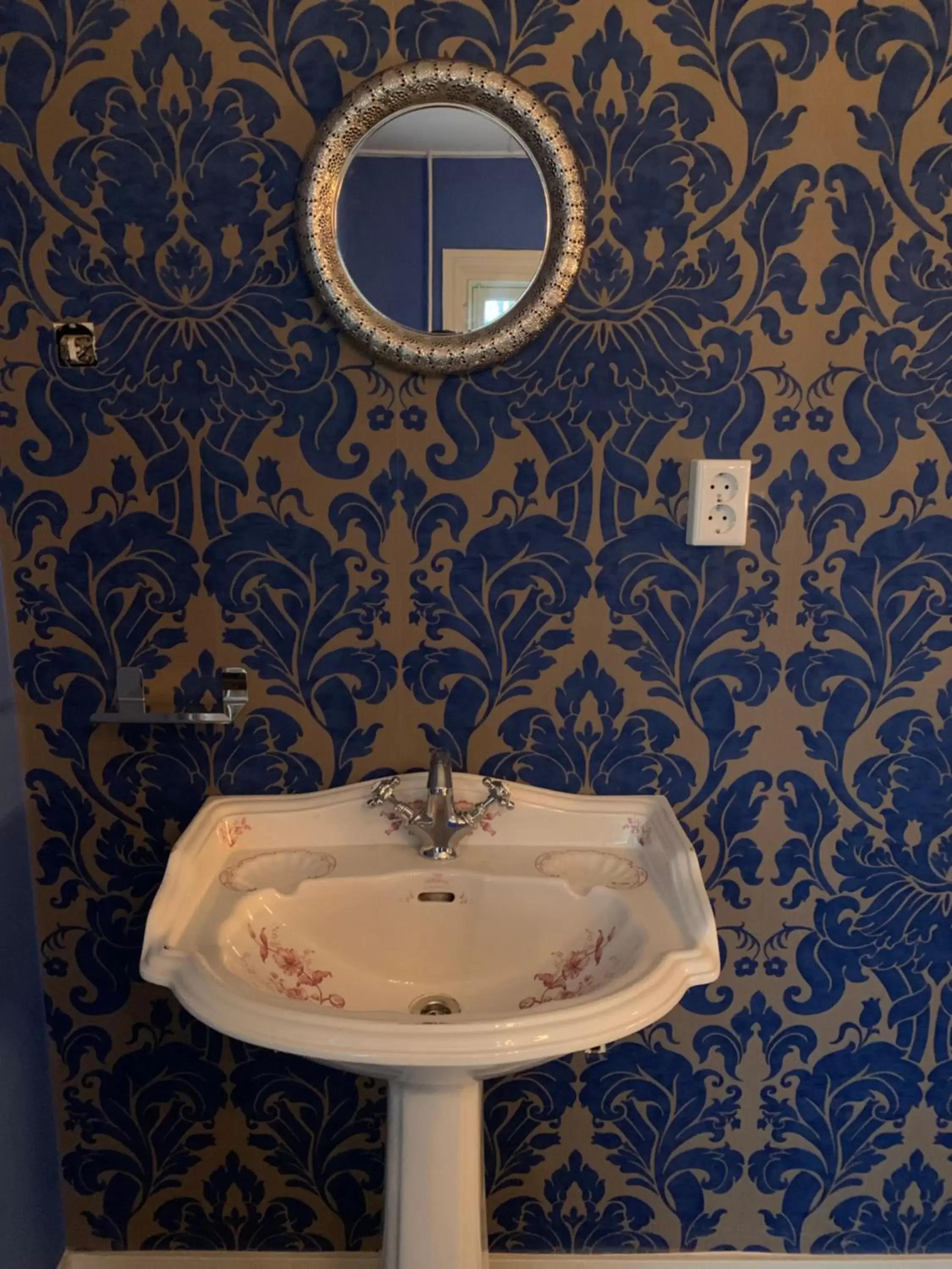 Bathroom in Cuatre Brass Stay