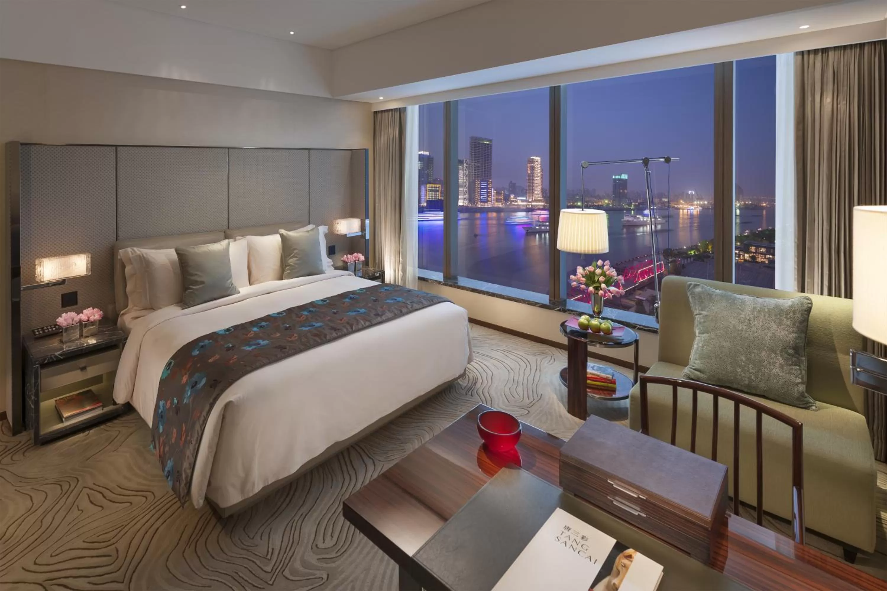 Club River View Room King in Mandarin Oriental Pudong, Shanghai