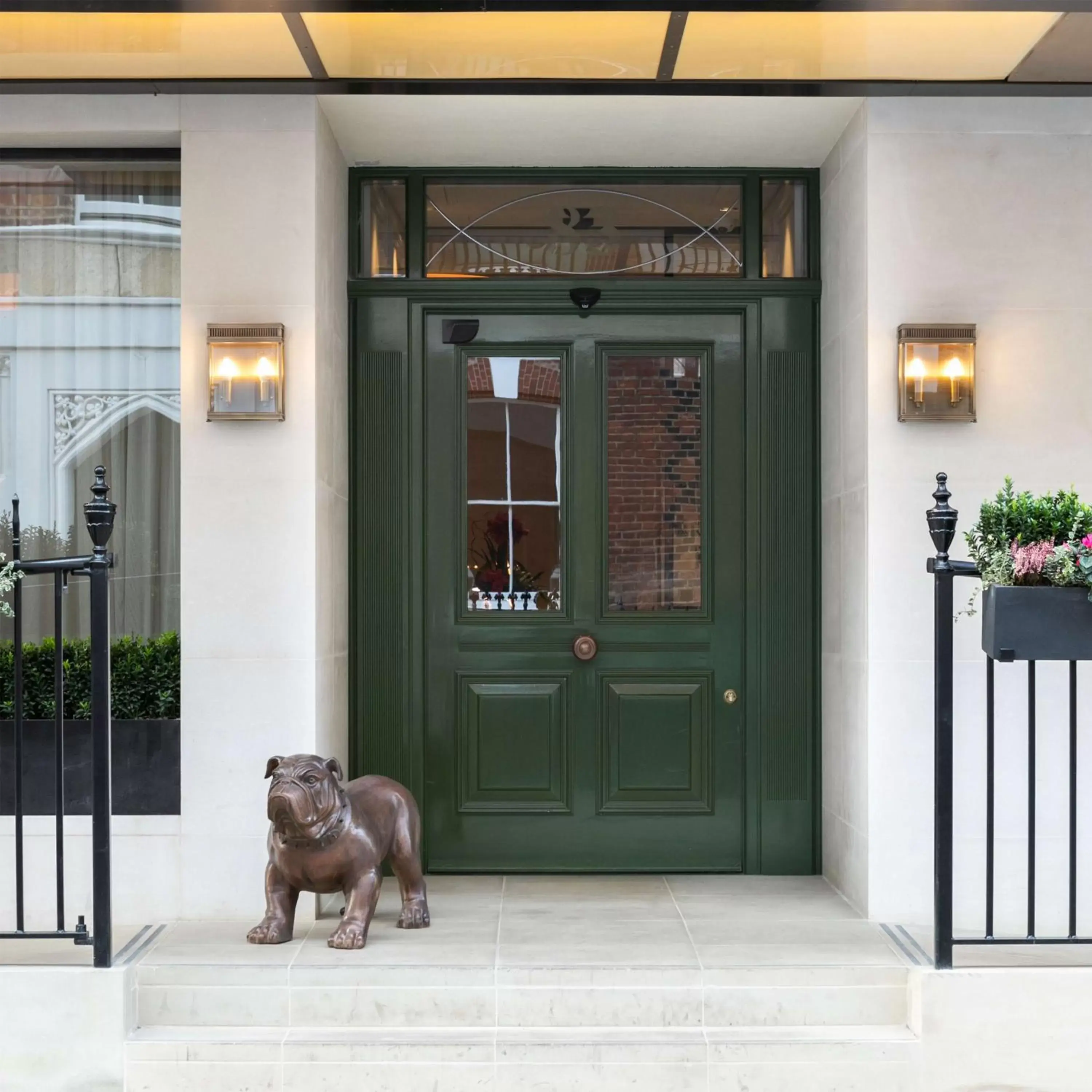 Property building, Pets in Holmes Hotel London