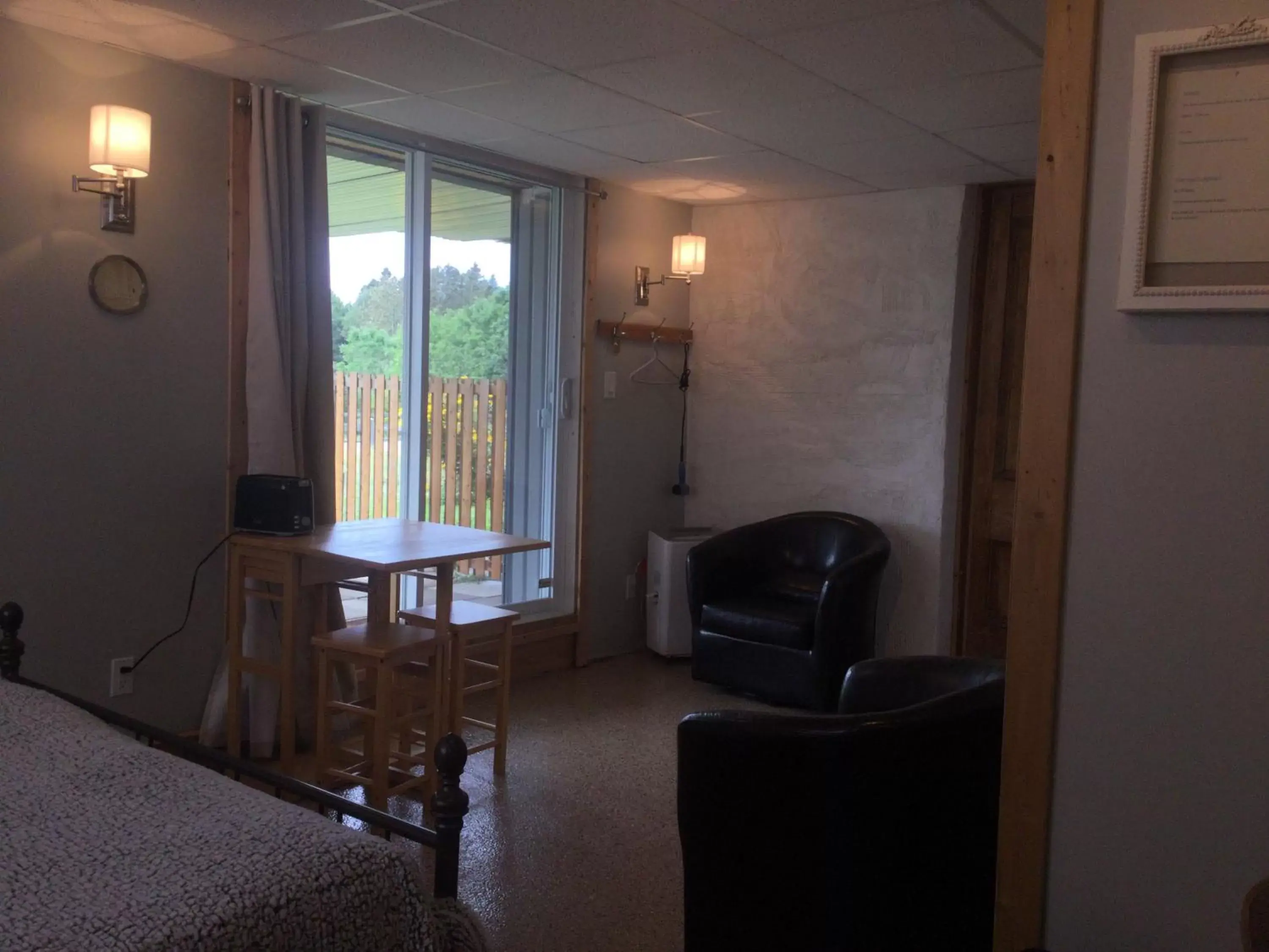 Photo of the whole room, Seating Area in Gite chez Gilles Lévesque