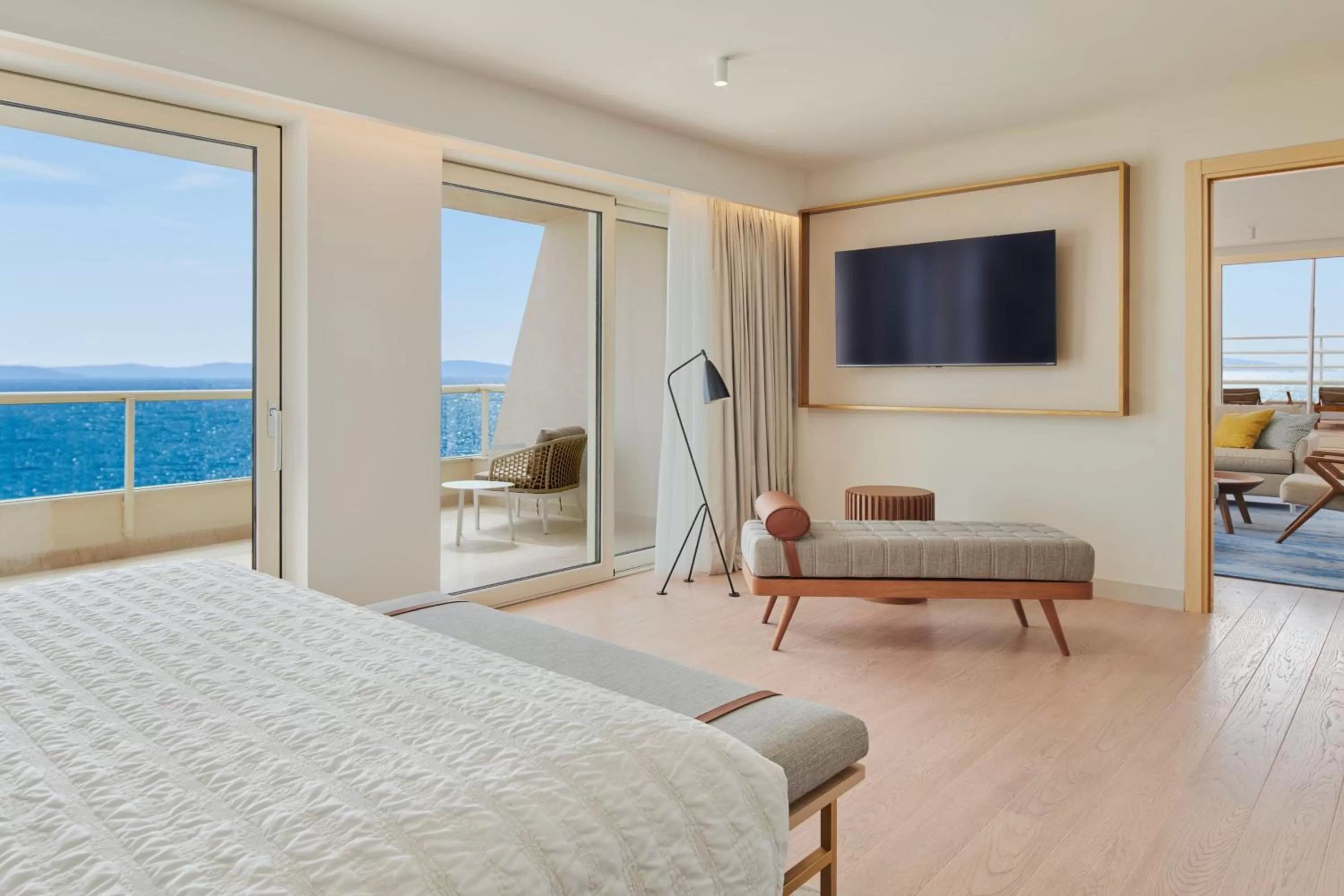 Bedroom, Bed in Le Meridien Lav Split