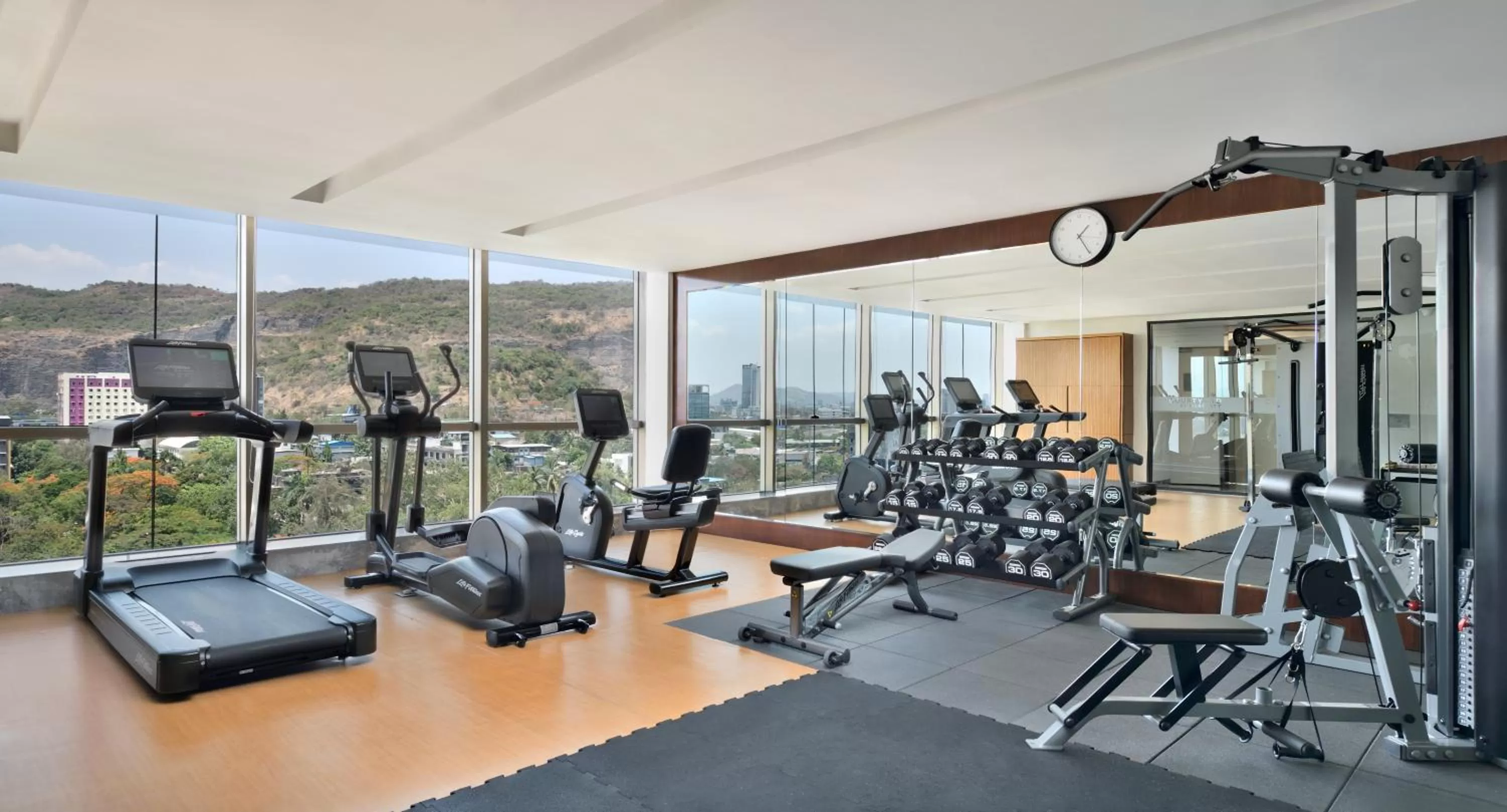 Fitness centre/facilities in Courtyard by Marriott Navi Mumbai