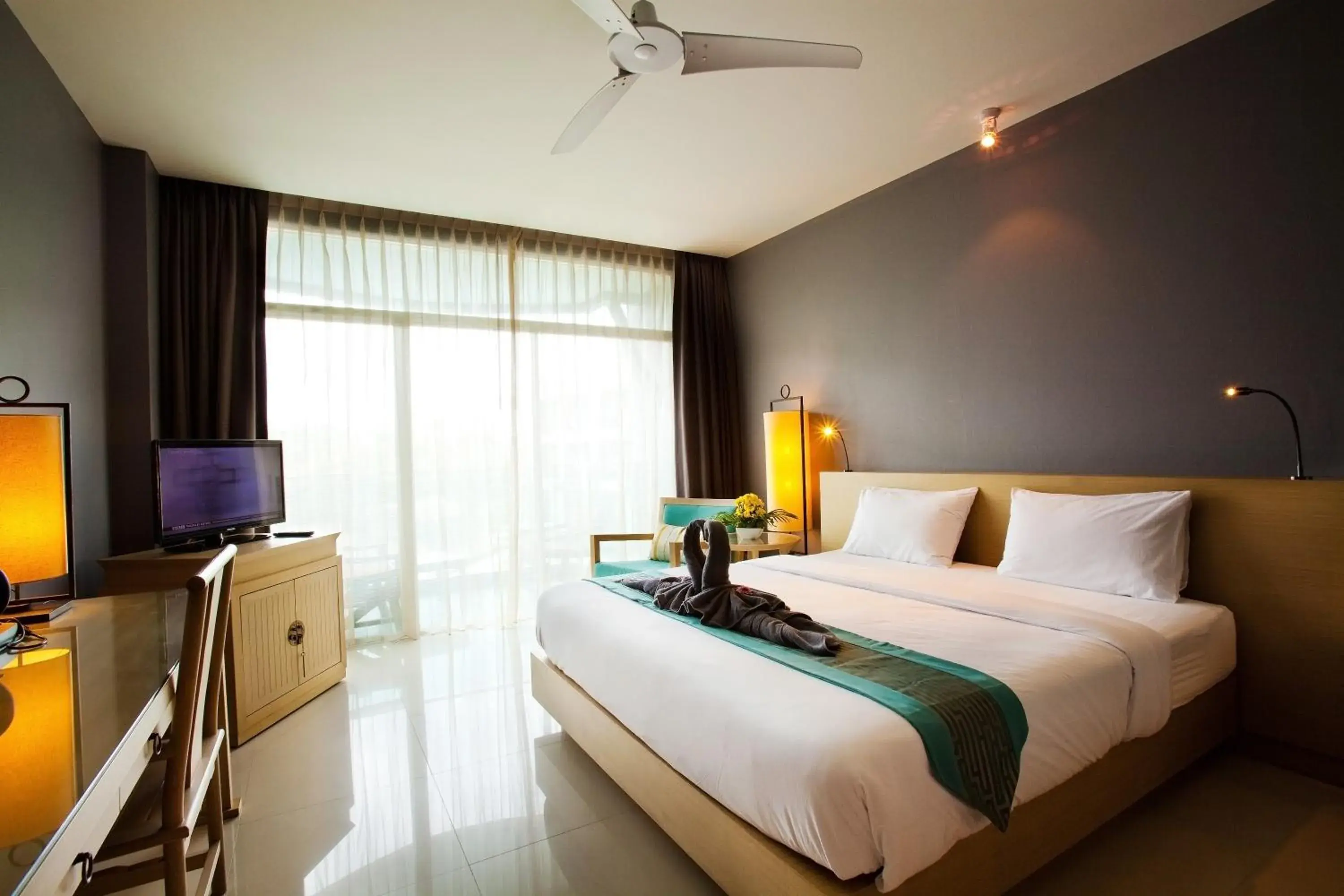 Photo of the whole room, Bed in Ramaburin Resort Patong - SHA Extra Plus Photo of the whole room, Bed in Ramaburin Resort Patong - SHA Extra Plus