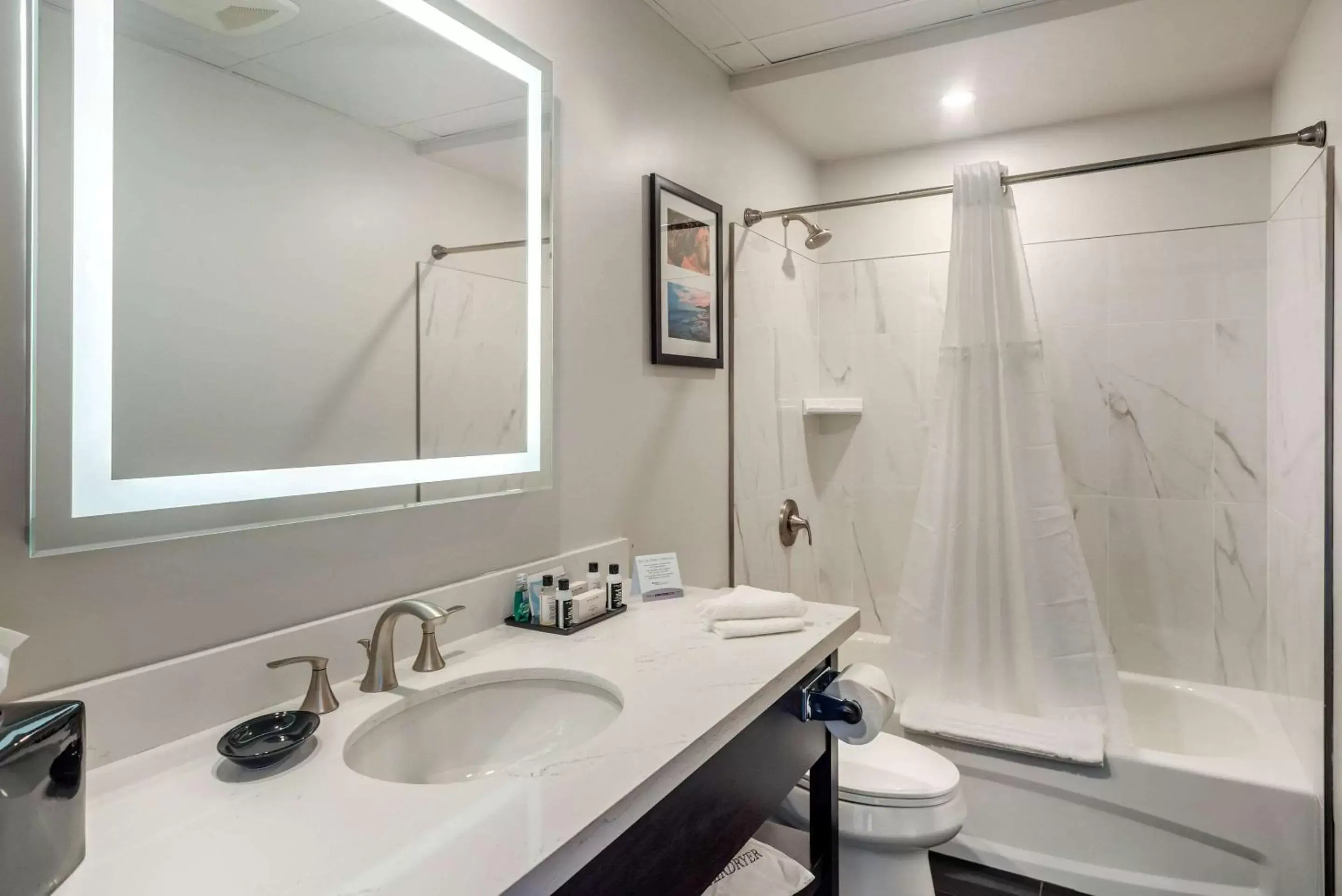 Photo of the whole room, Bathroom in The Courthouse Hotel, Ascend Hotel Collection