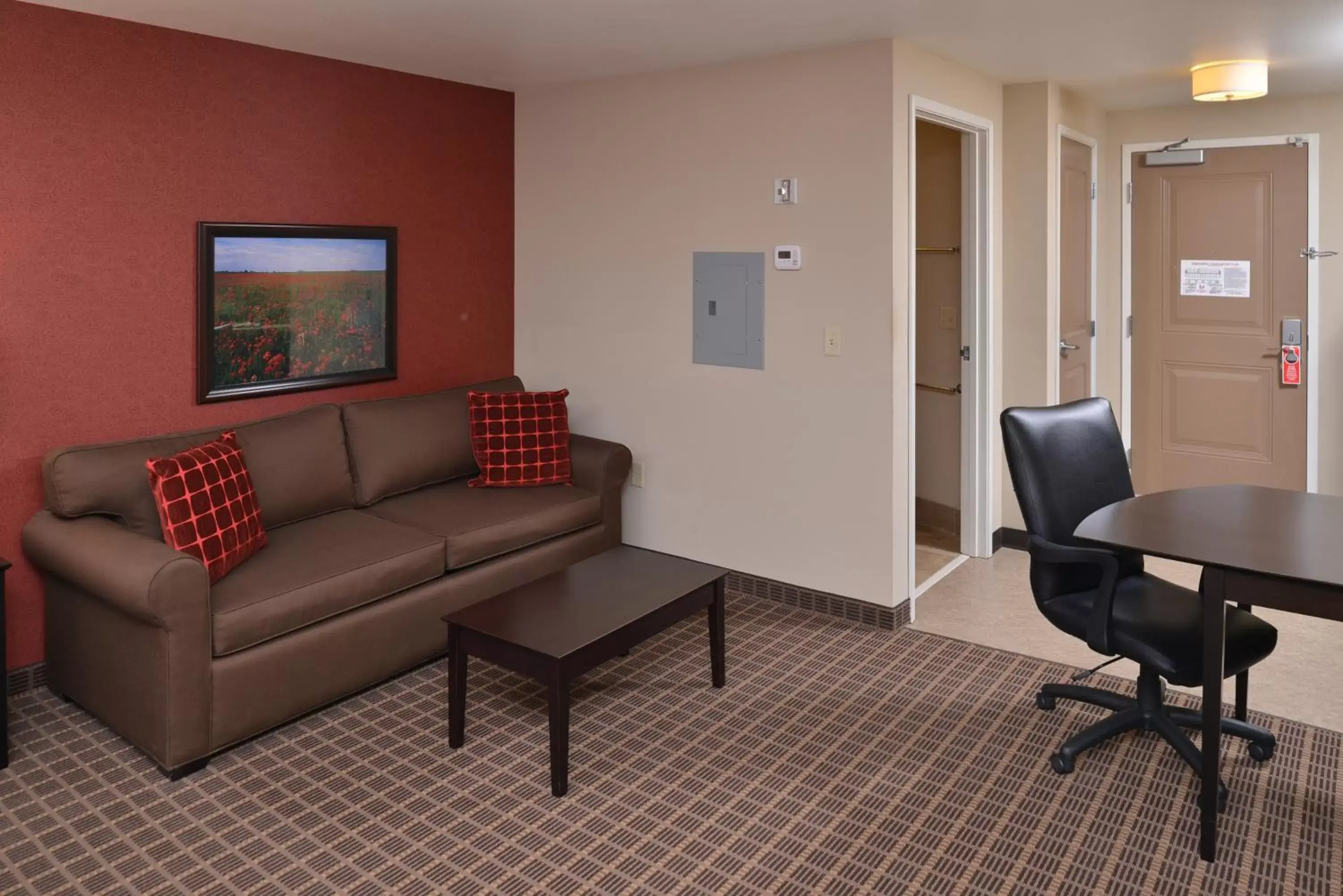 Seating Area in Hawthorn Suites by Wyndham Dickinson
