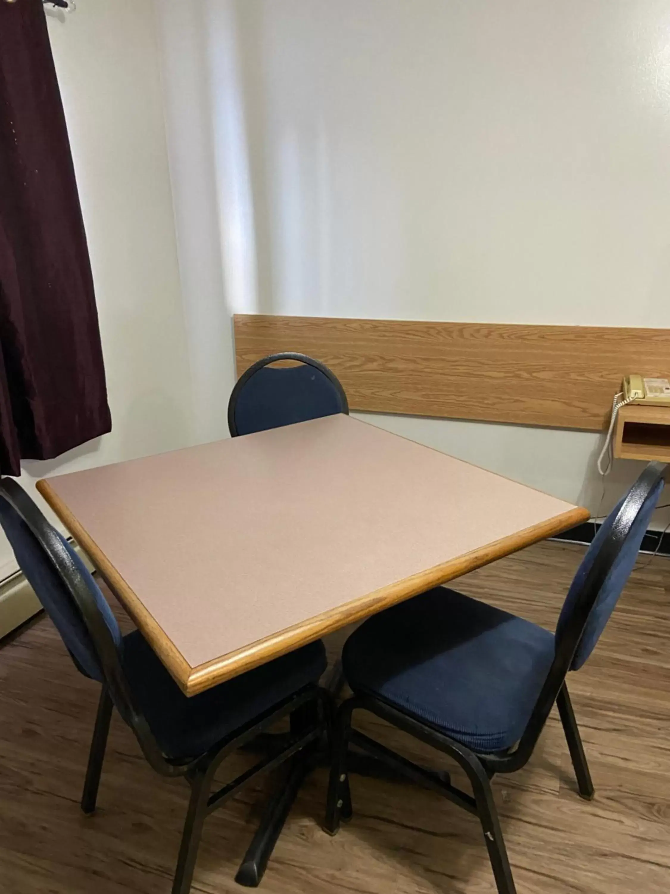 Dining area in Mountain View Motel