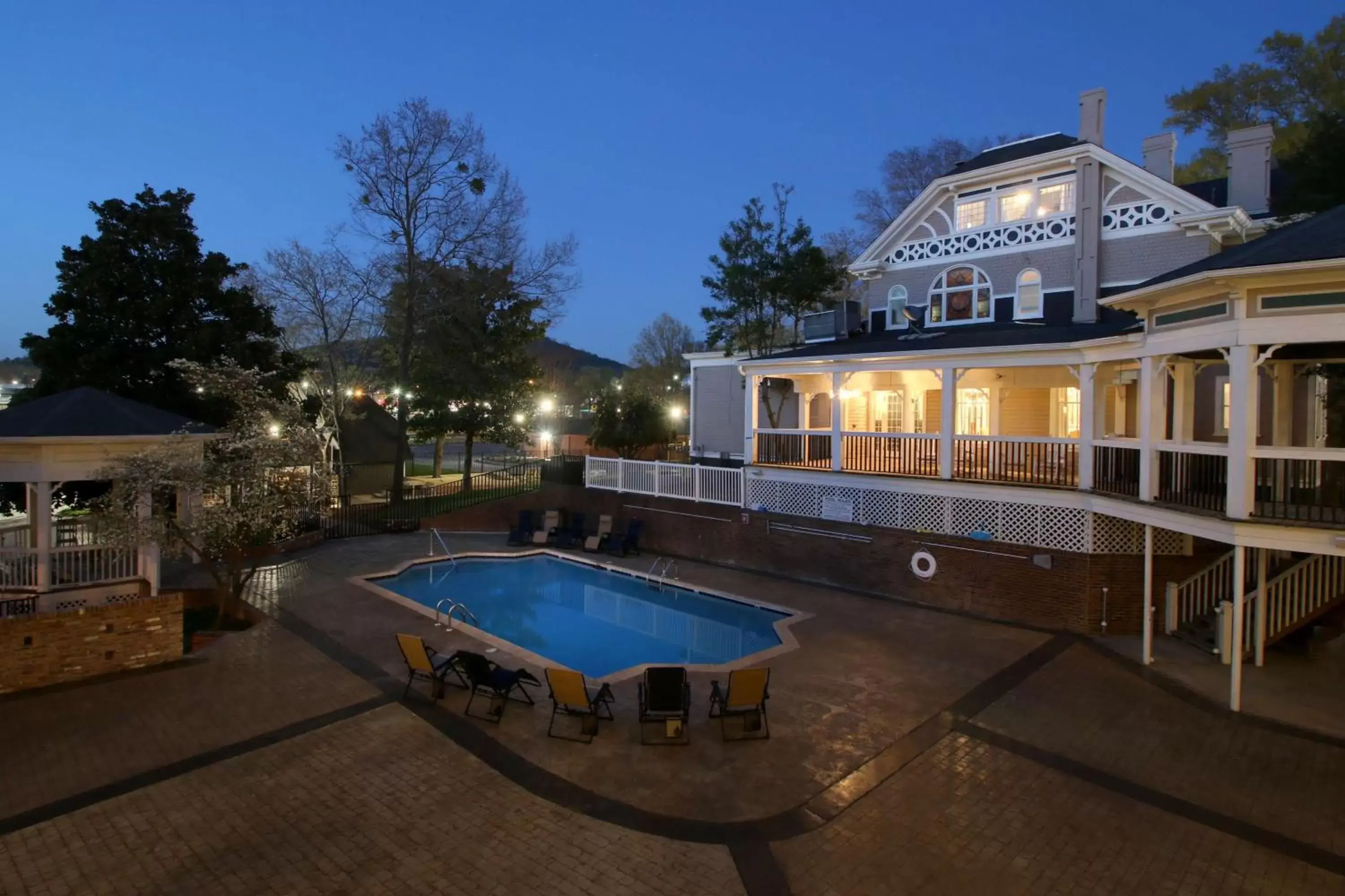 Pool view, Swimming Pool in Hotel Finial BW Premier Collection Oxford - Anniston