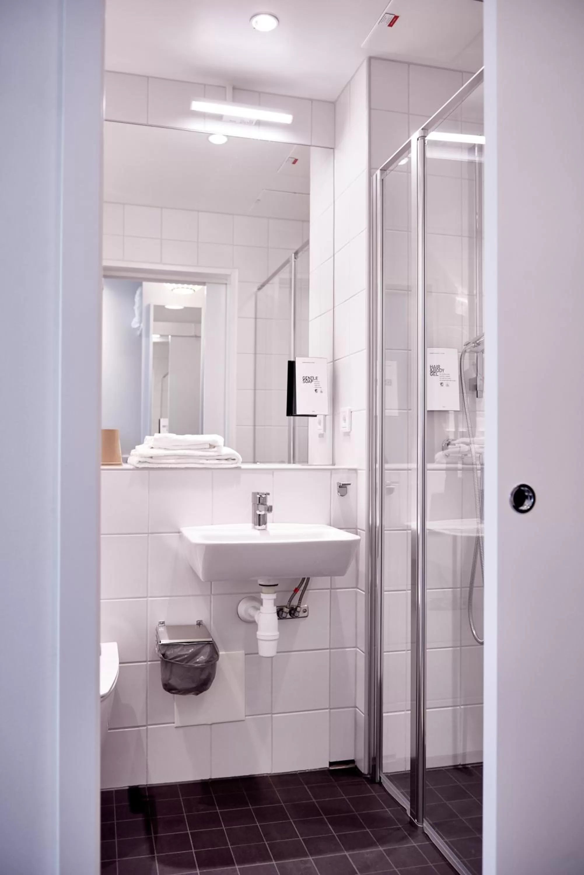 Shower in IKEA Hotell