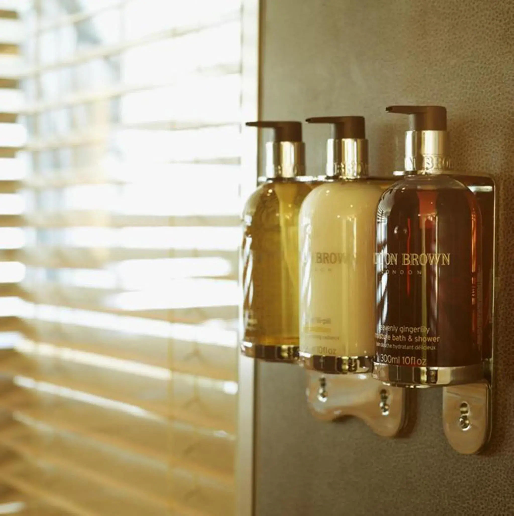 Bathroom, Drinks in Le Germain Hotel Maple Leaf Square